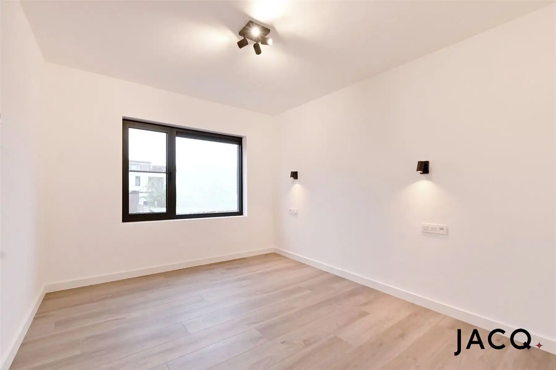 Luxueus gerenoveerd appartement te Berchem! foto 8