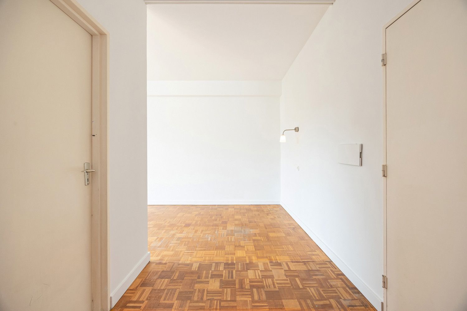 Instapklare studio met aangenaam terras (50m²) op toplocatie aan de Jan van Rijswijcklaan foto 3