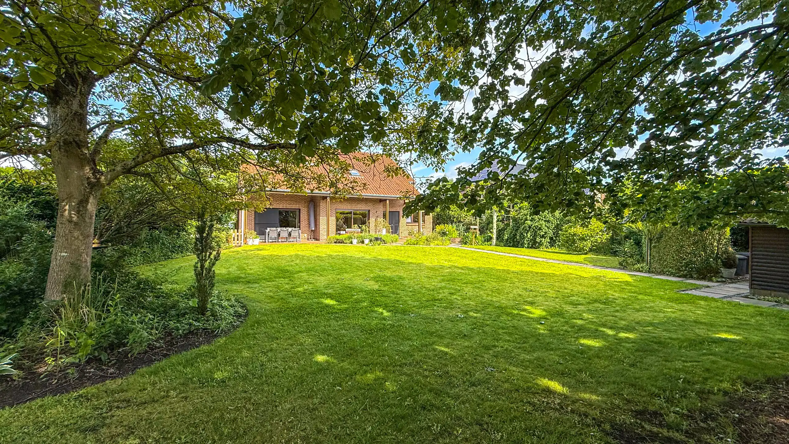 Ruime gezinswoning met grote tuin, 4 slpks en praktijkruimte! foto 40