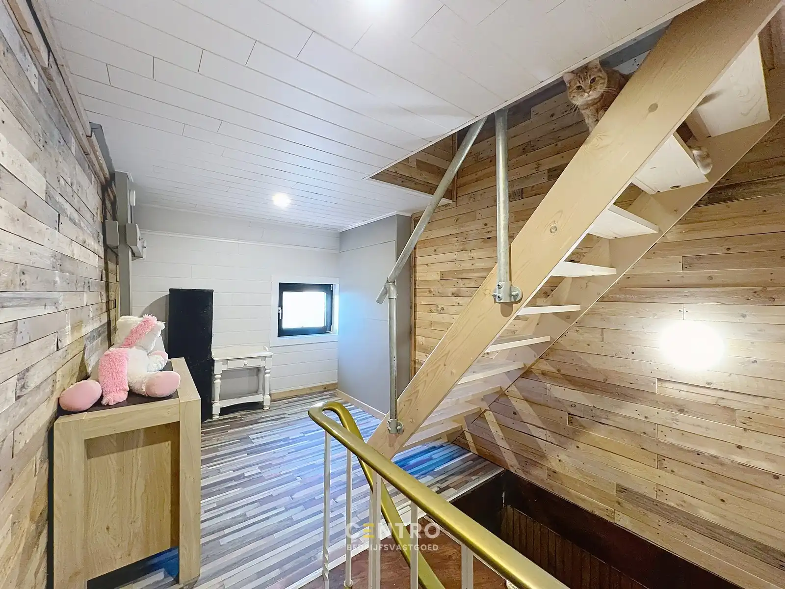 WOONST (4 slpk) met praktijkruimte, garages en extra STALLING op een ruim perceel van 820m²  te Gistel ! foto 18