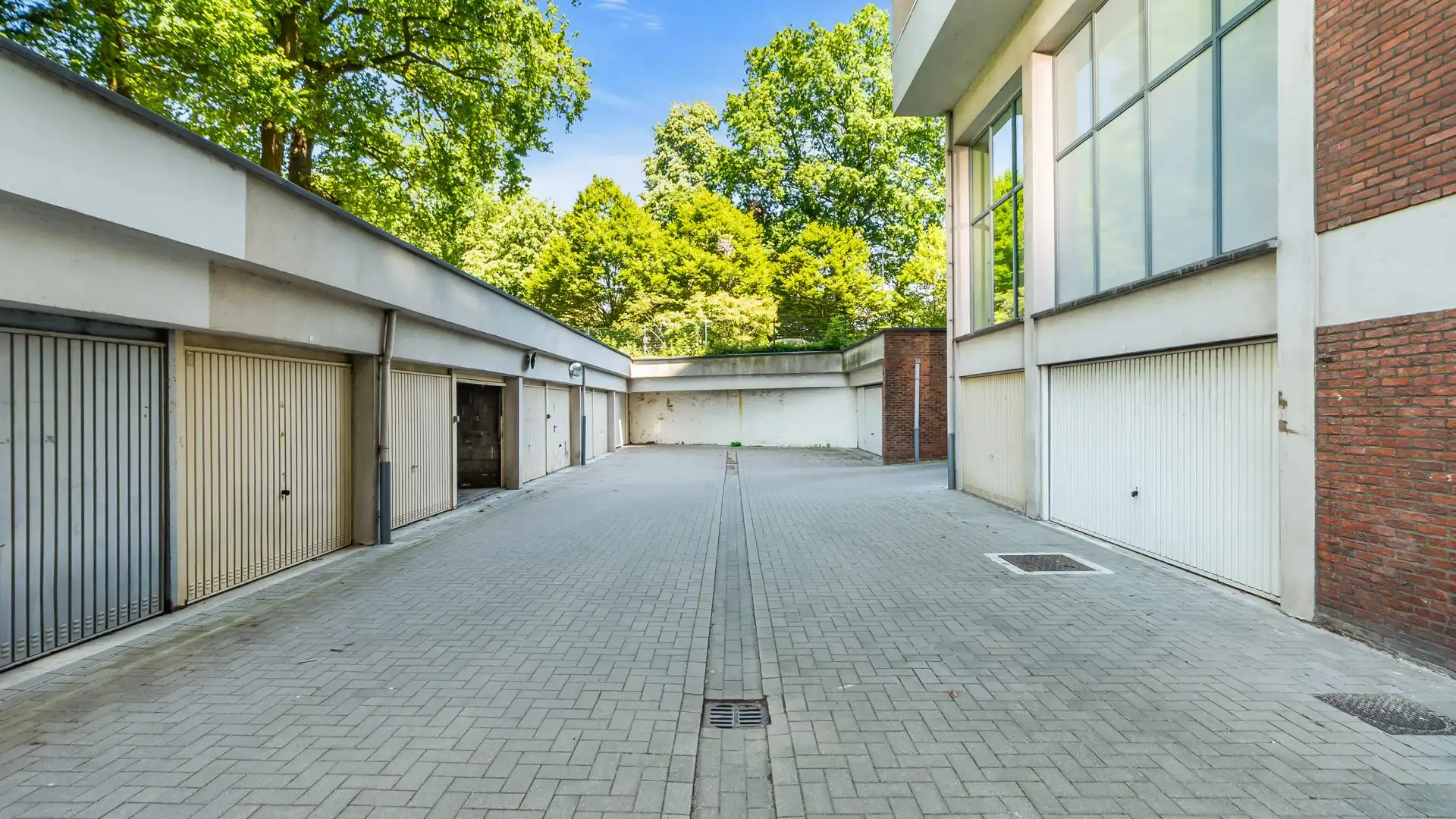 Instapklaar appartement met 2 slaapkamers in het centrum van Genk foto 25