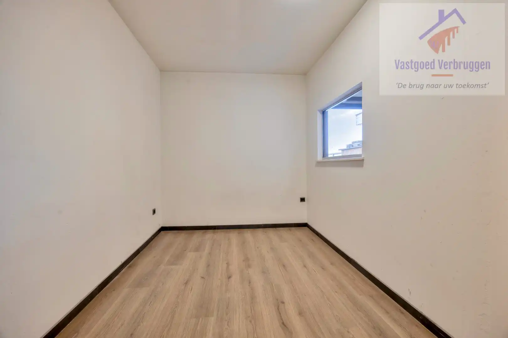 Ruime woning vergund als kamerwoning (3 kamers) met winkelruimte foto 12