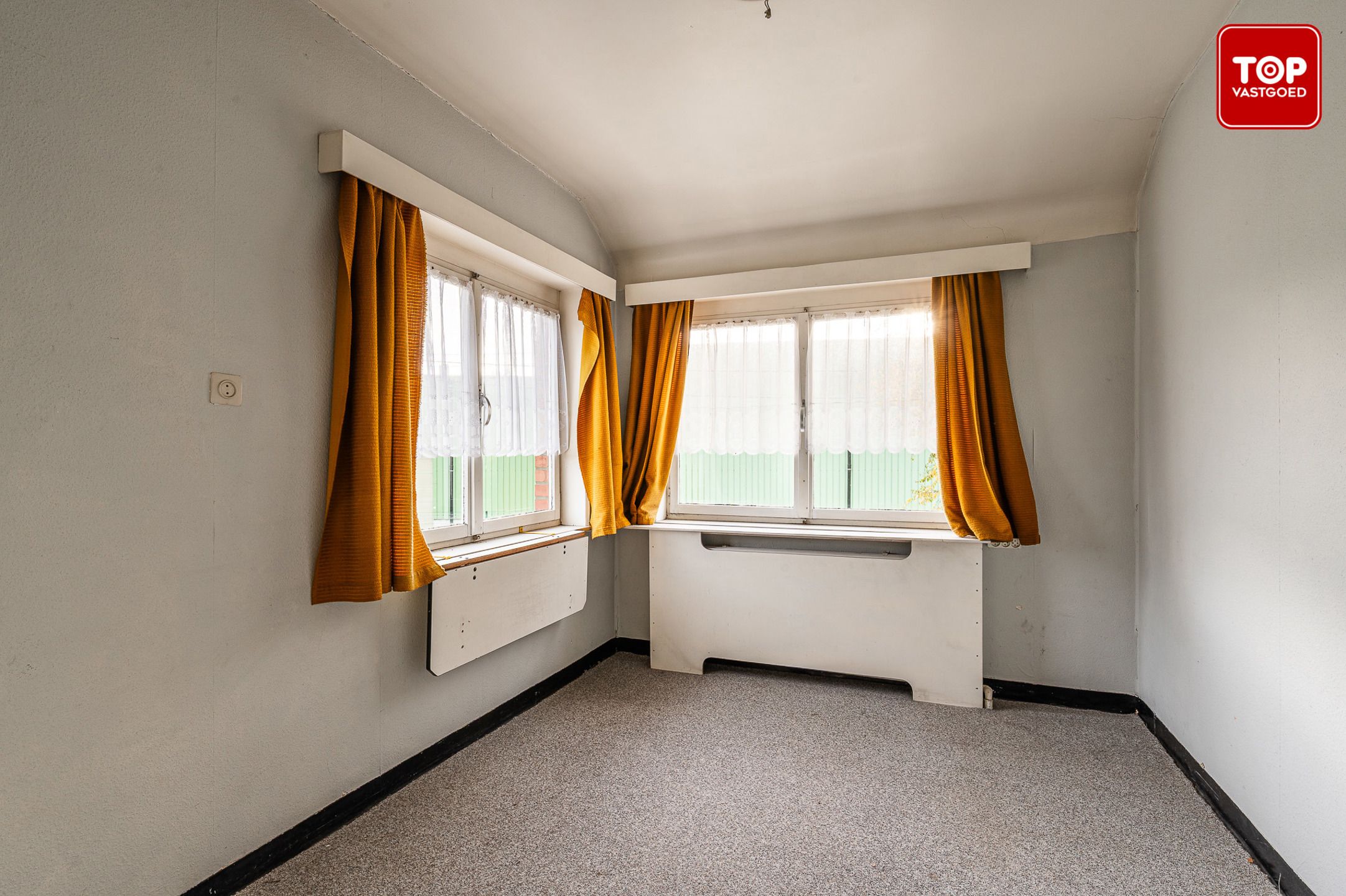 Te renoveren alleenstaande woning met 4 Slaapkamers foto 9