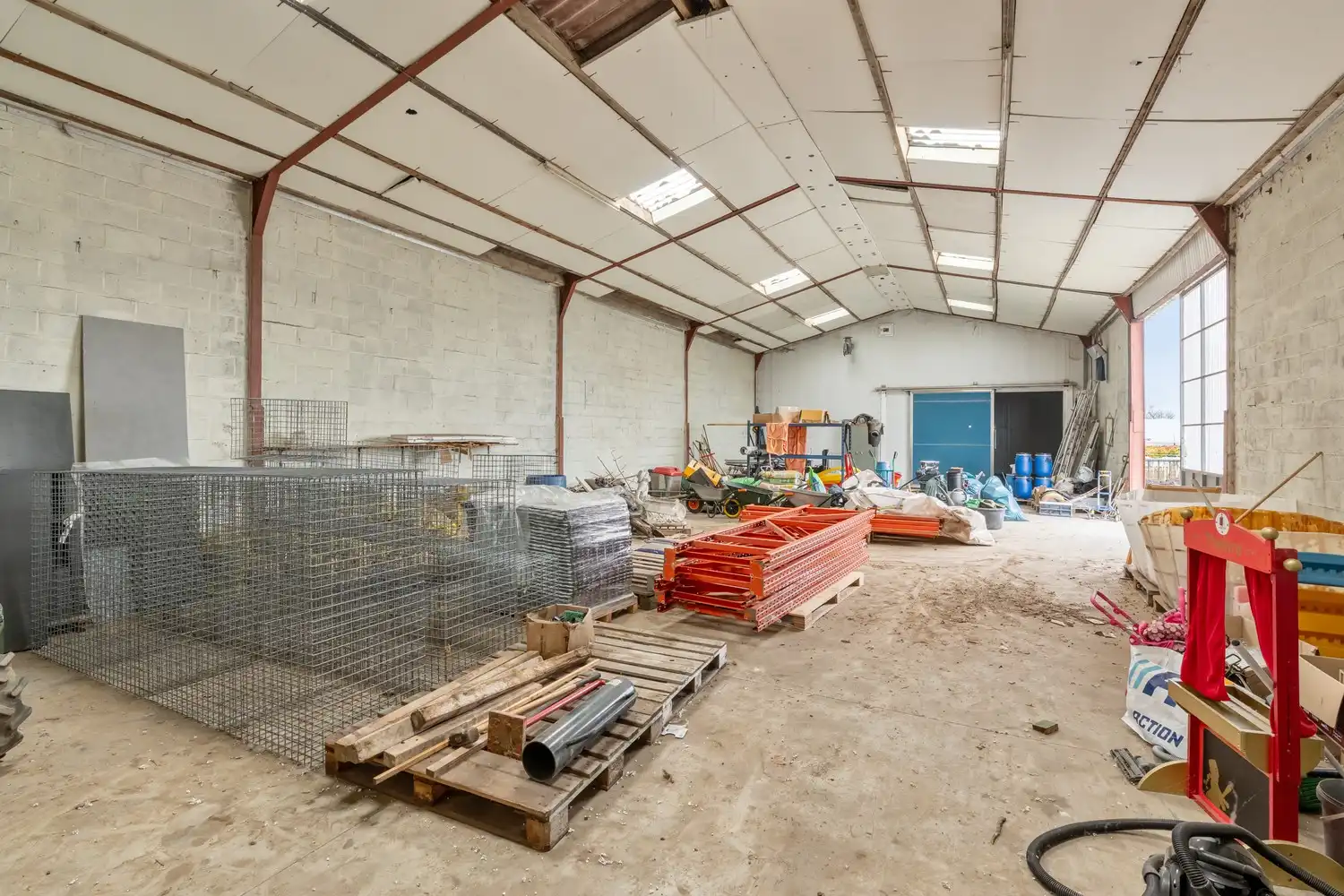 Te renoveren woning met loodsen op rustige locatie! foto 19