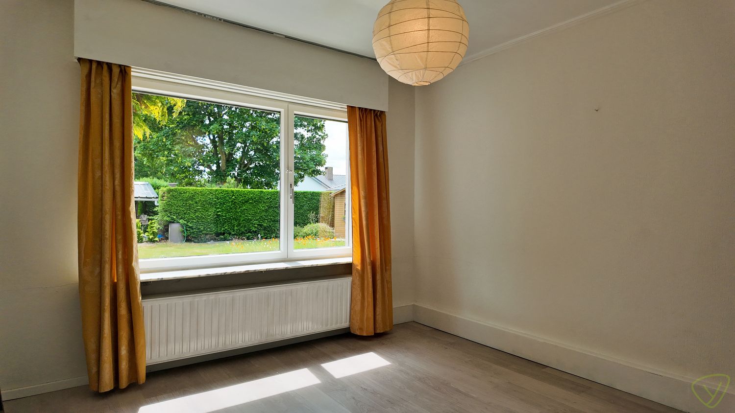 Ruime alleenstaande woning in een rustige buurt met grote tuin! foto 9
