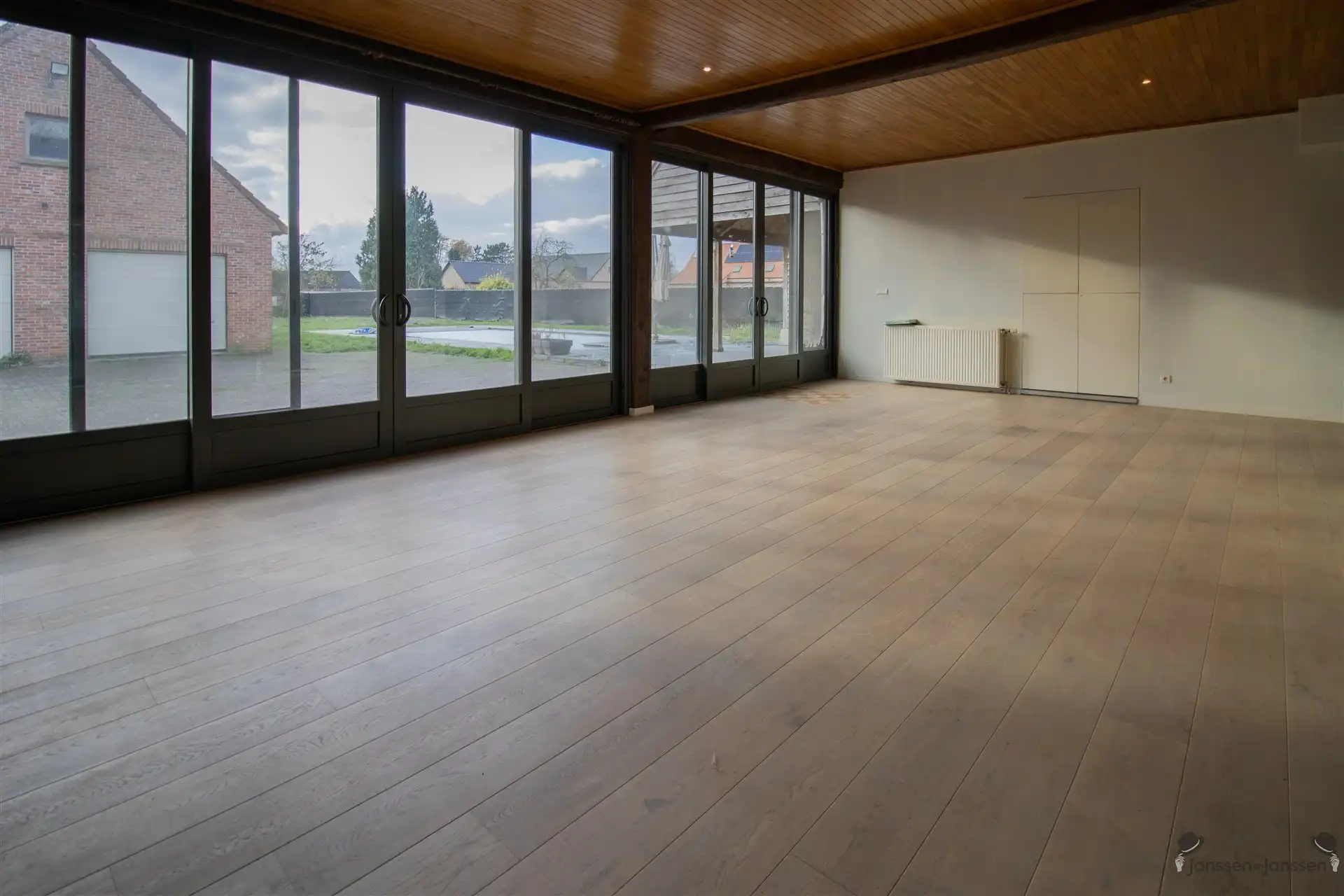 Rustig gelegen villa met min. 5 slaapkamers, ruime garage en zwembad op 1.876 m² foto 8