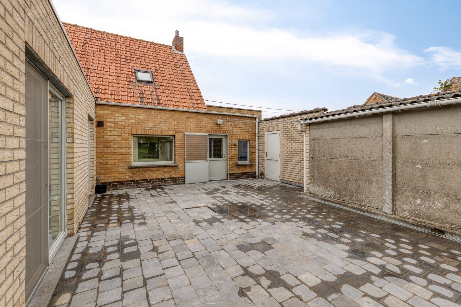Te renoveren halfopen bebouwing met ruime garage en tuin op 691 m² foto 14