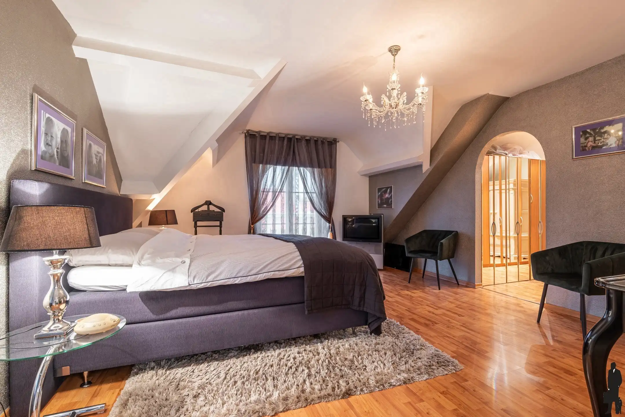 Unieke praktijkruimte met ruime villa, buitenzwembad in grensstreek foto 28