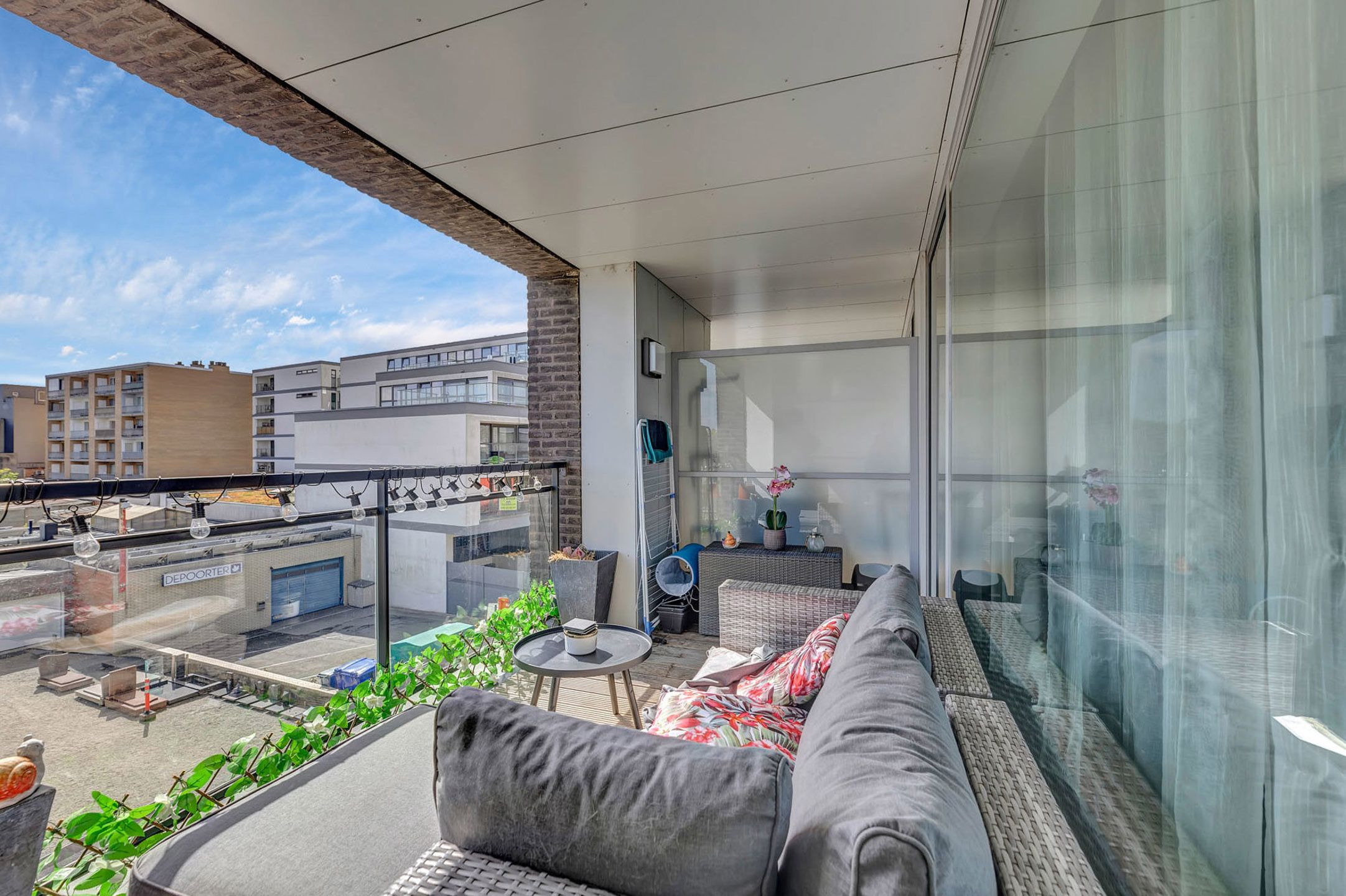 Instapklaar appartement met ruim terras en autostaanplaats foto 7