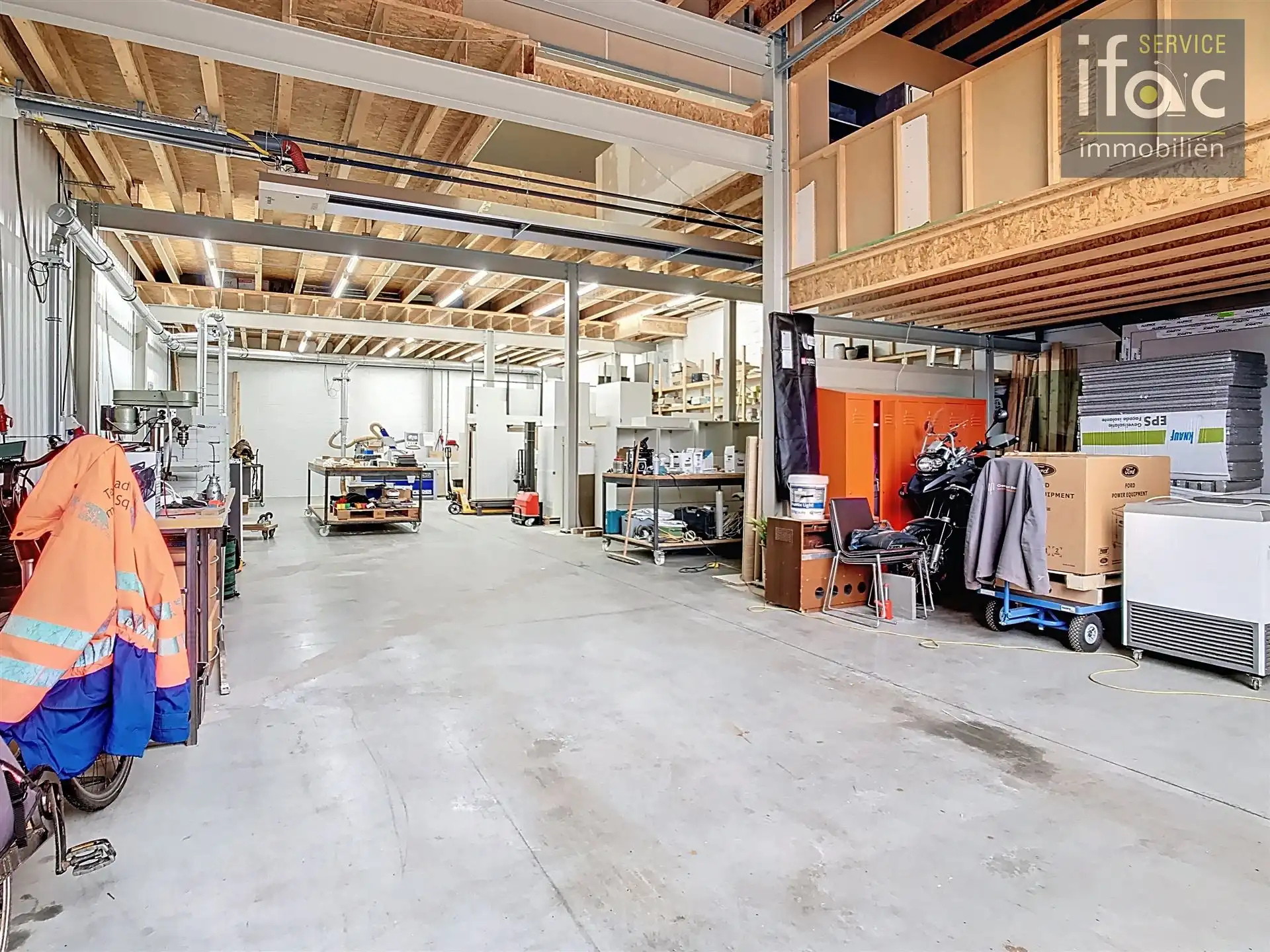 Ruime loods met kantoor, keuken en sanitair foto 2