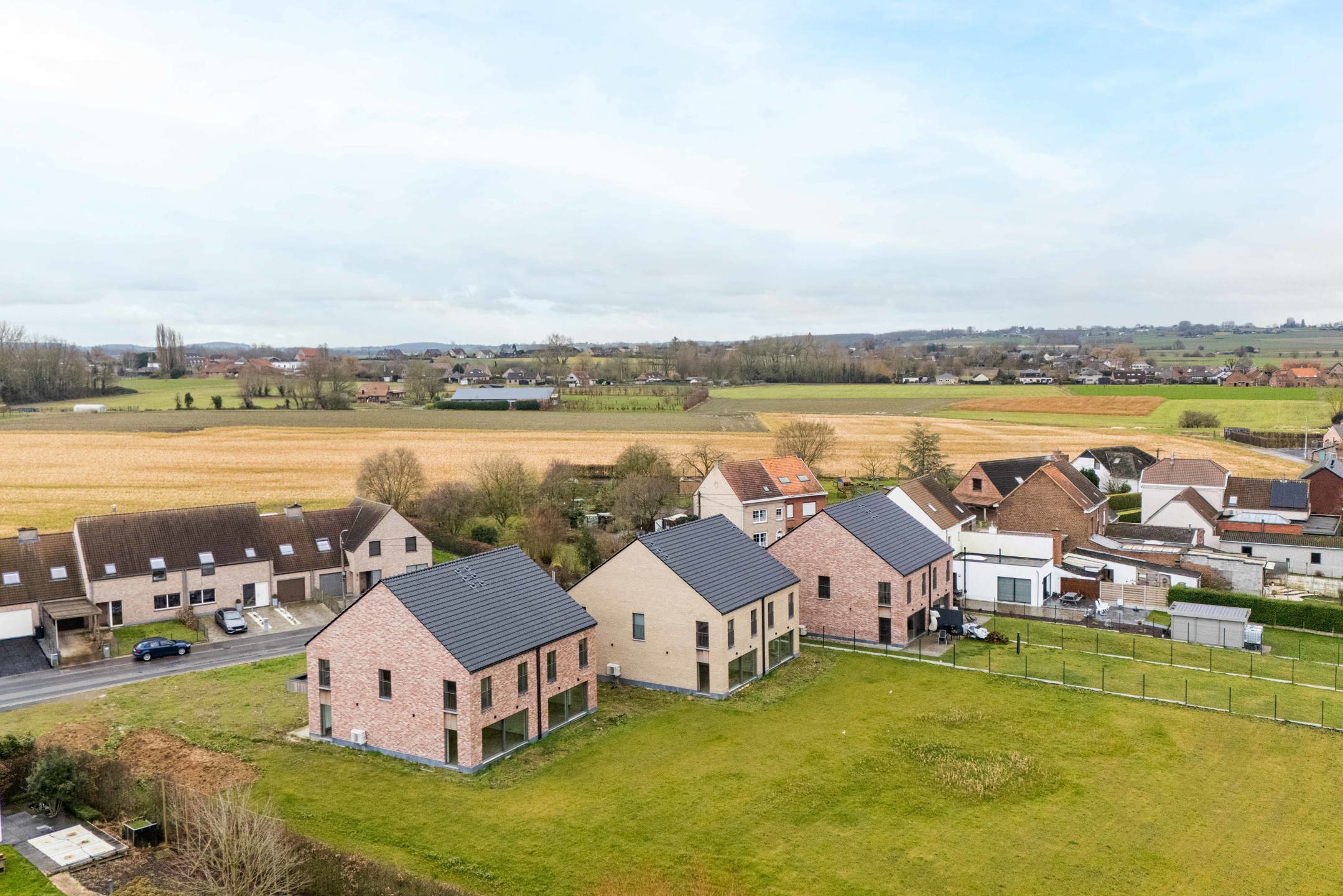 Prachtige nieuwbouwwoning omringd door groen en natuur. foto 24
