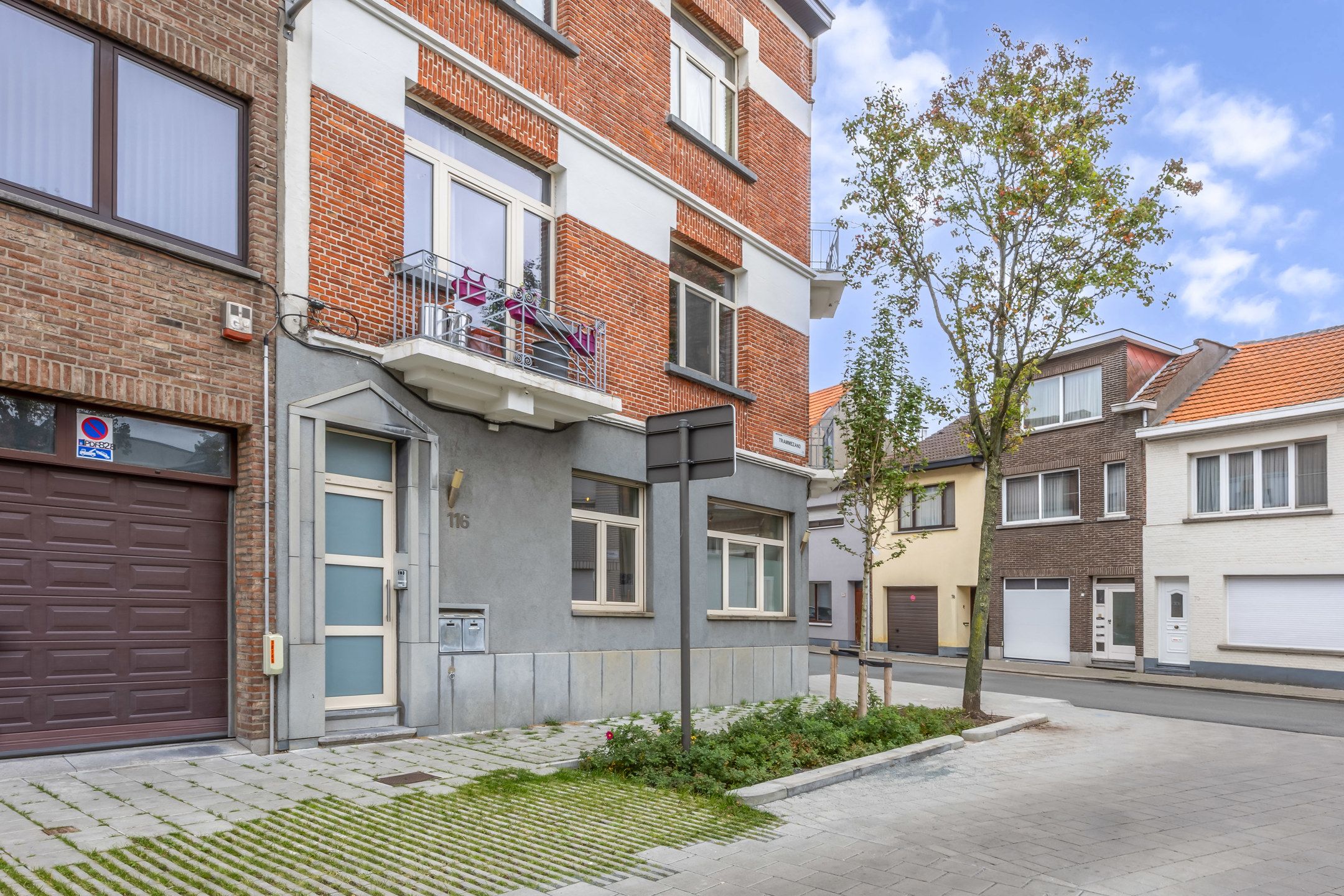 Lichtrijke ruime gelijkvloersappartement te Merksem foto 2