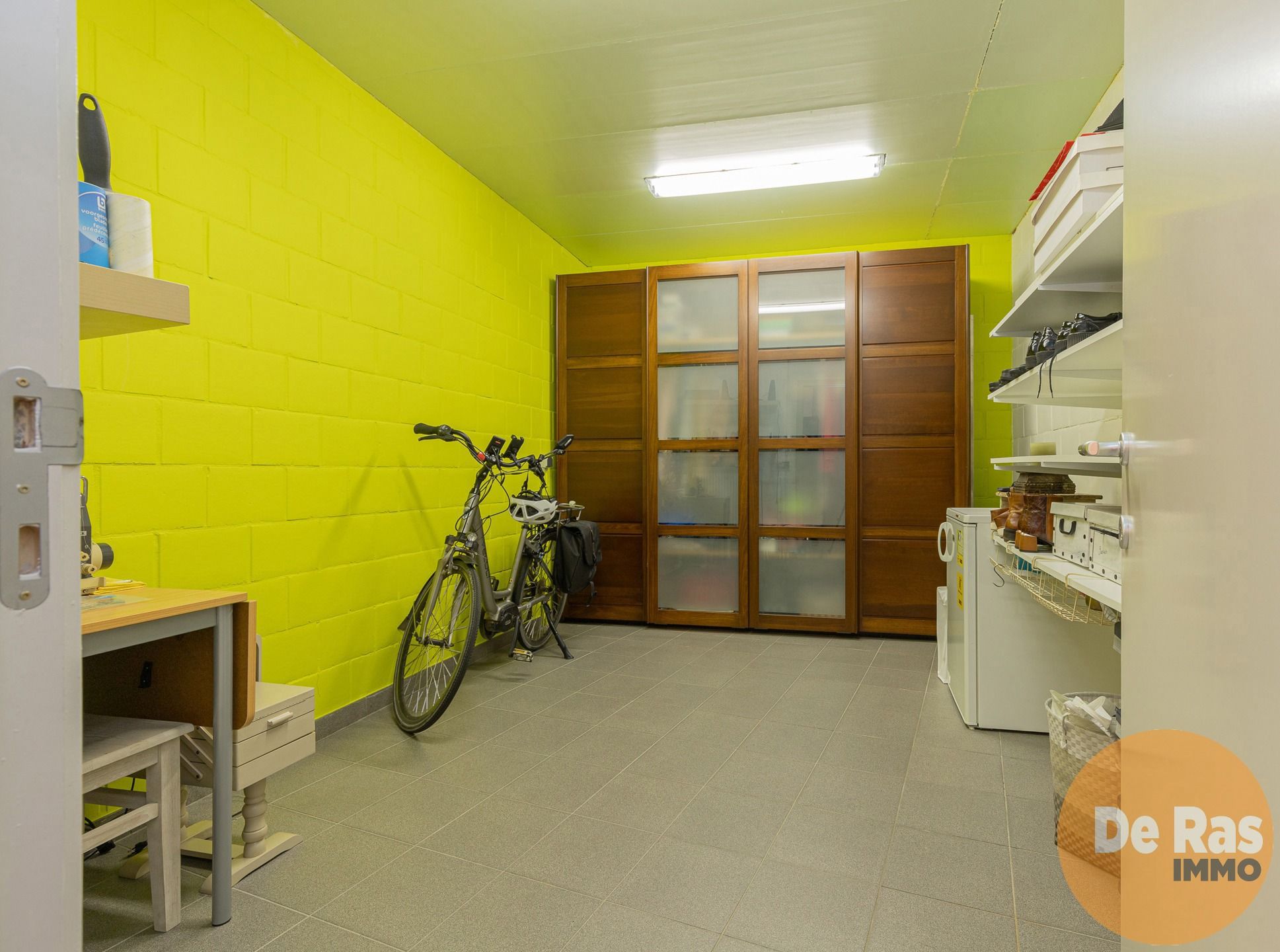 HERZELE - Ruime Bel-etage woning in centrum foto 3