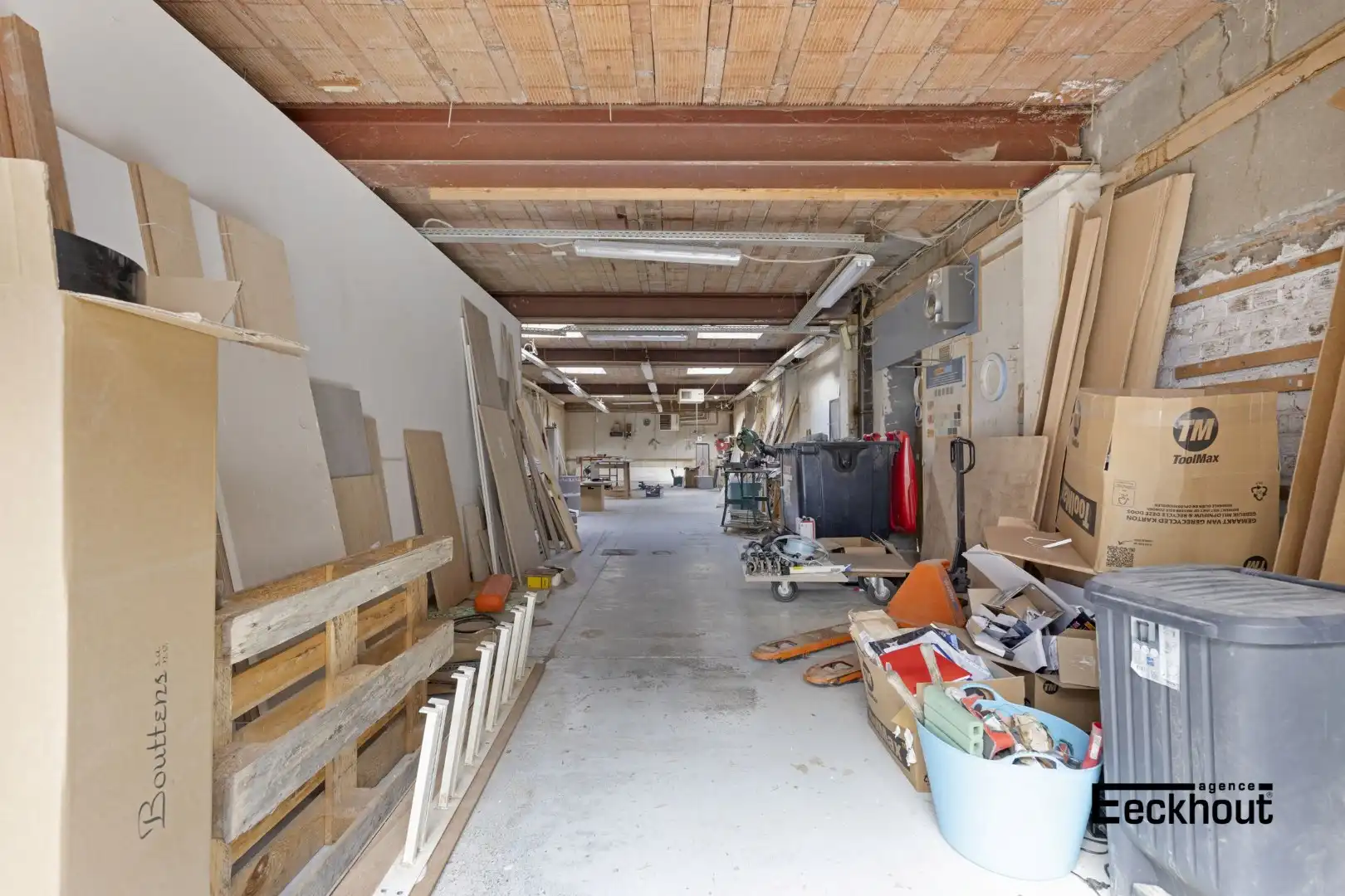 Zeer ruim (445 m²) handelspand met magazijn met tal van mogelijkheden in de Vuurtorenwijk te Oostende! foto 13