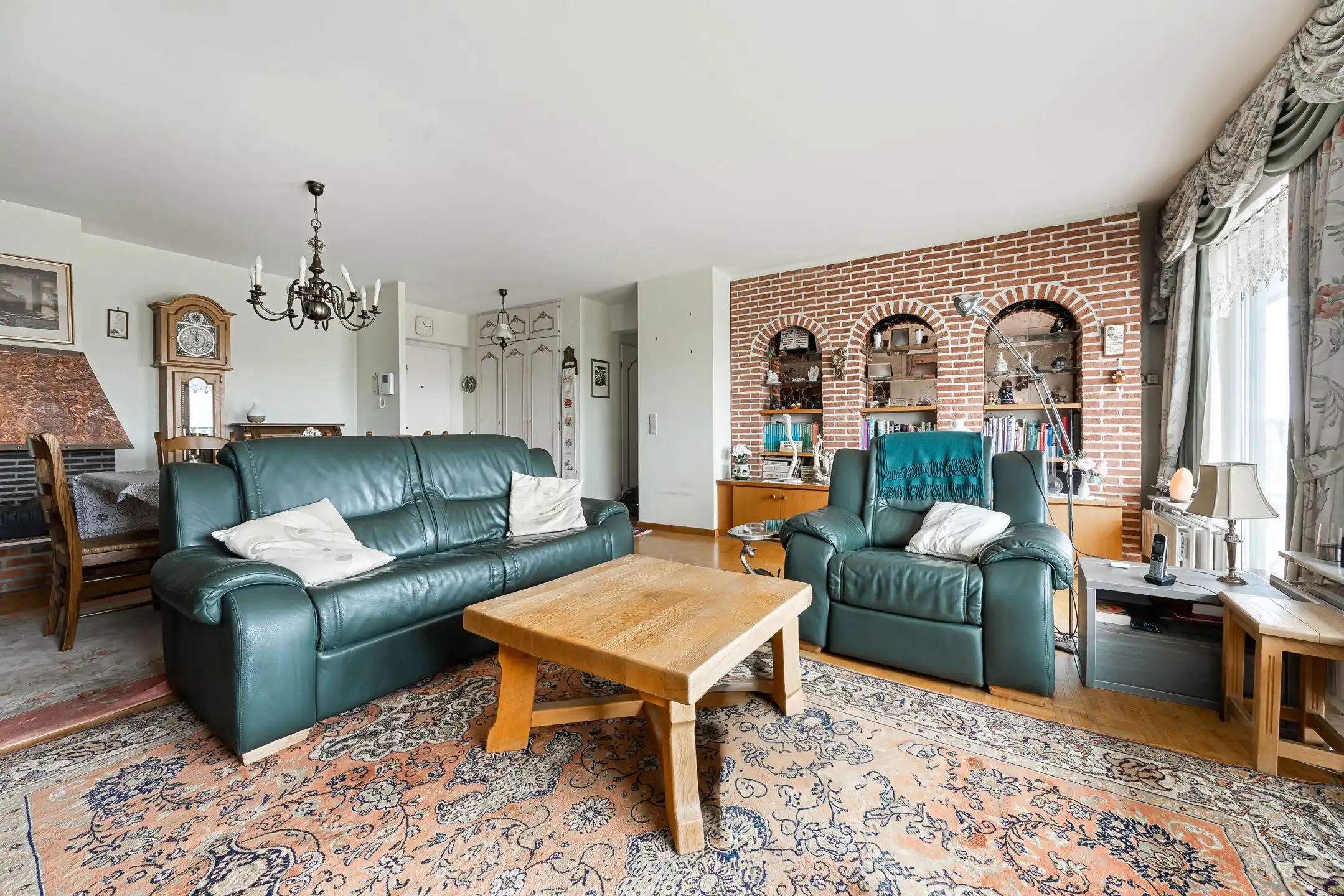 Hoekappartement met veel lichtinval en prachtig zicht, 2 slaapkamers en groot hoekterras en kelder foto 3