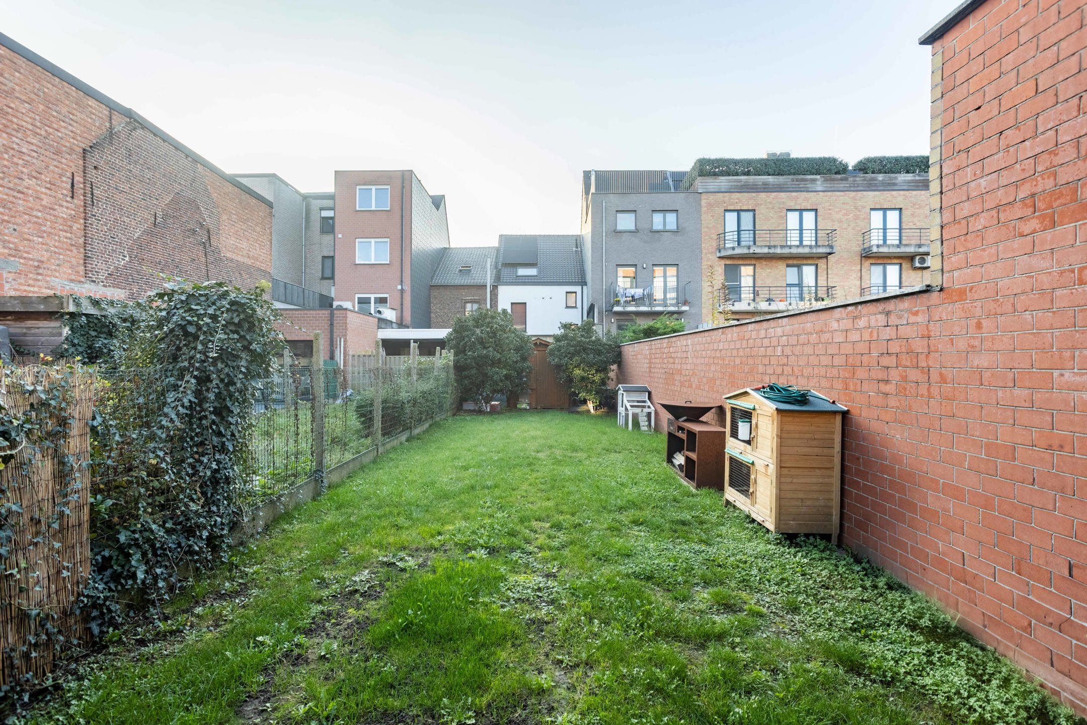 Net gerenoveerde en instapklare woning te centrum Zottegem foto 15