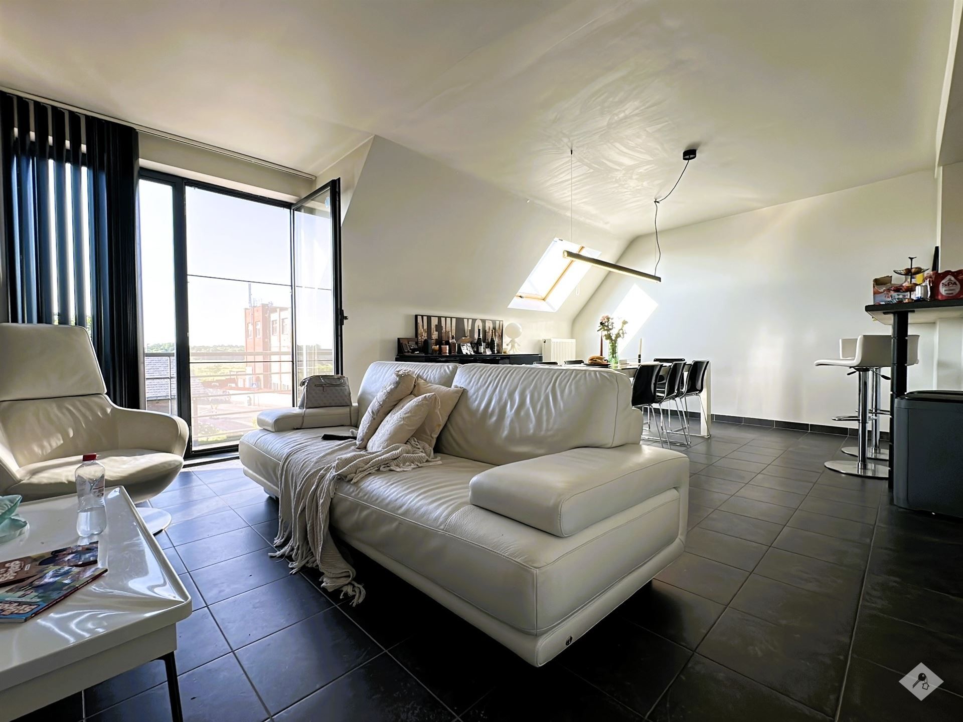 Instapklaar duplexappartement met garage in Peizegem foto 2
