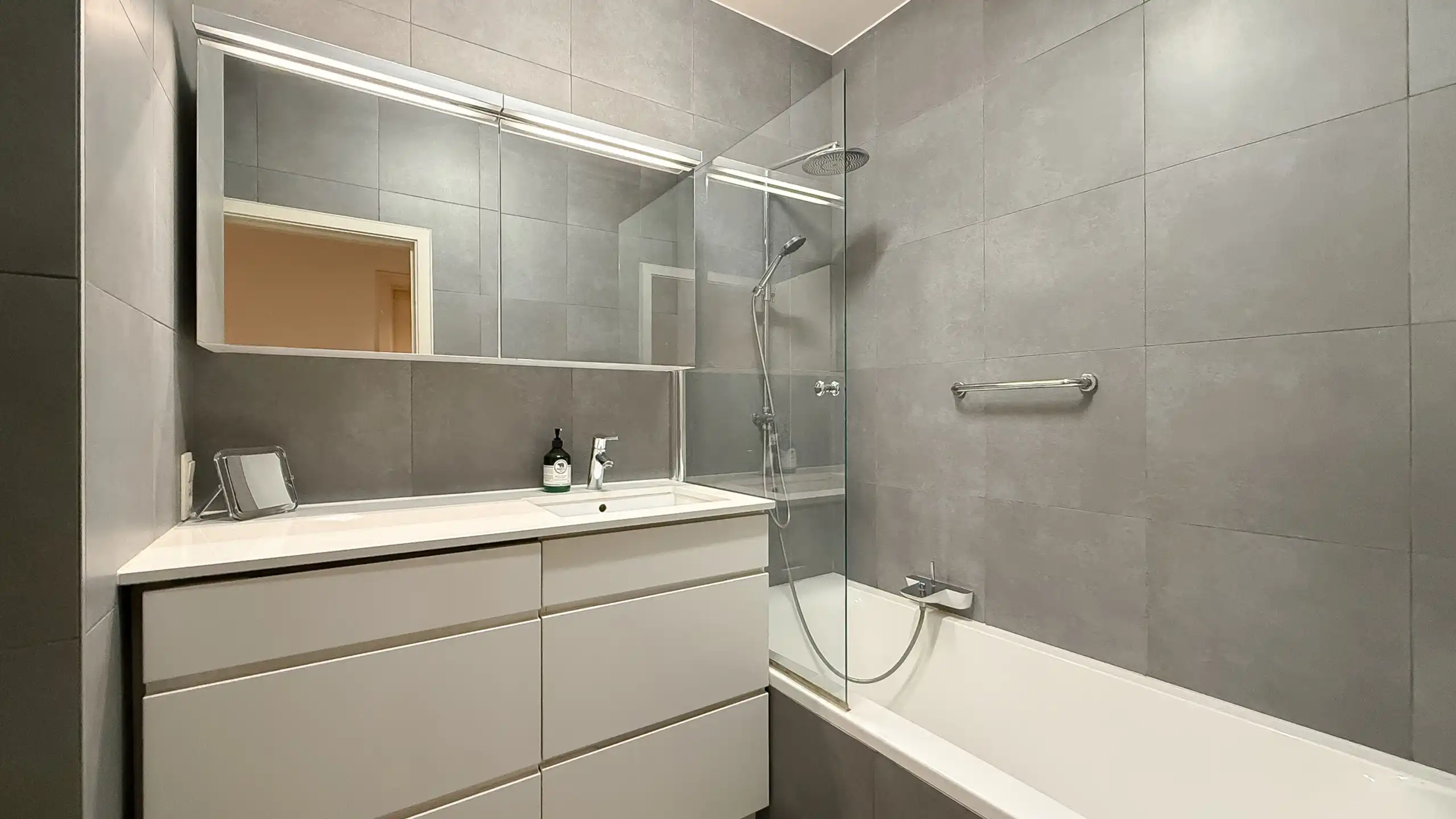 Hedendaags appartement op topligging in het Zoute - Kustlaan foto 16