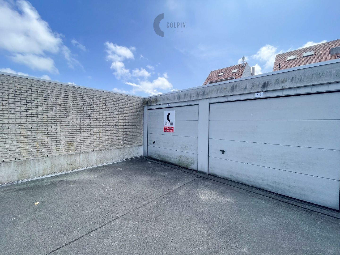 Afgesloten garagebox in garagecomplex op centrale ligging in Heist centrum foto 2