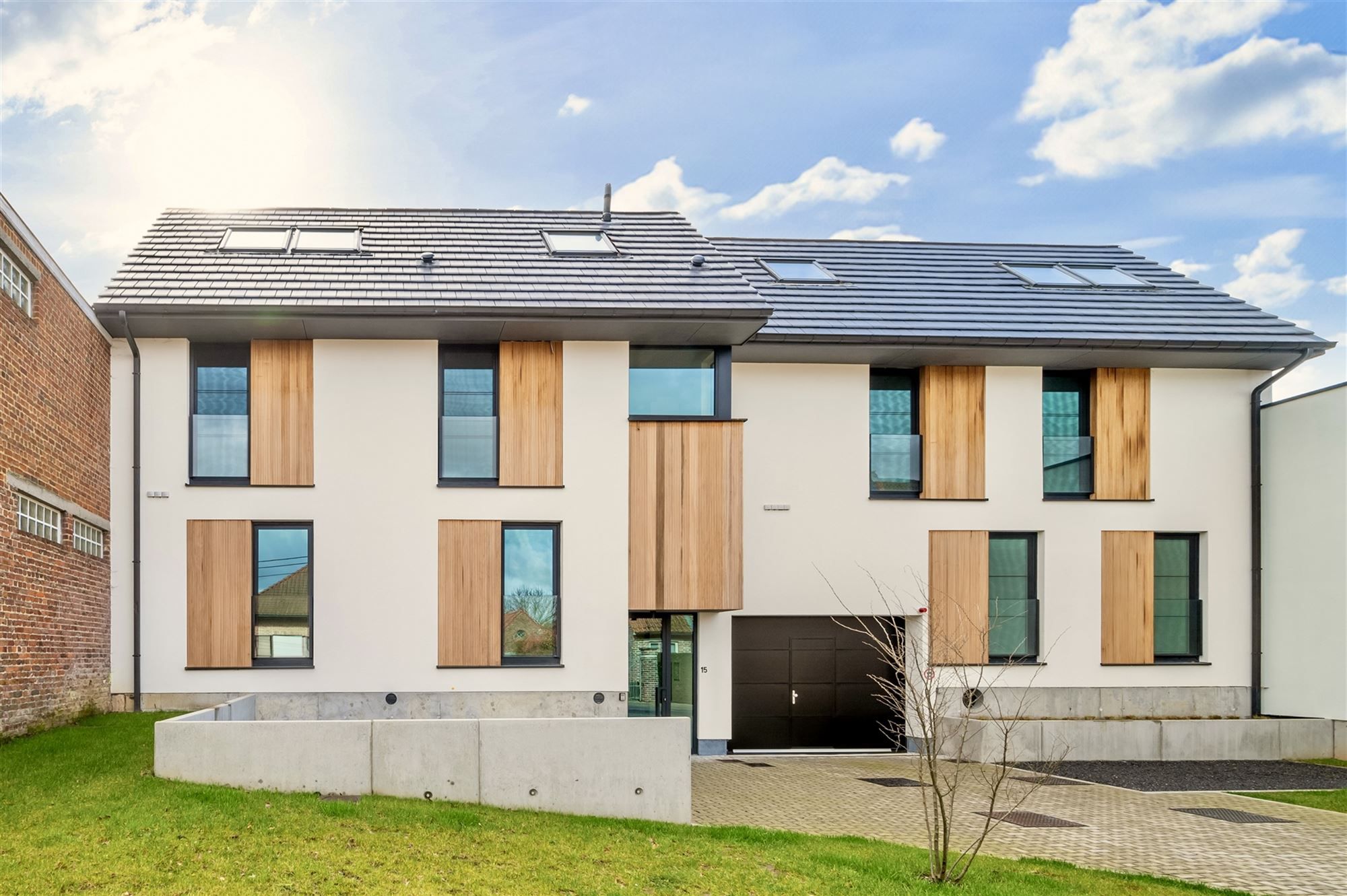 Knap nieuwbouw appartement met 2 slpks, terras en tuin foto 2