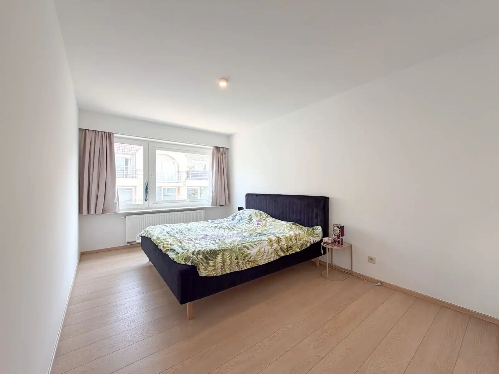 Fanstastisch ruim hoekappartement met 2 slpk én gemeubeld, pal aan zee foto 9
