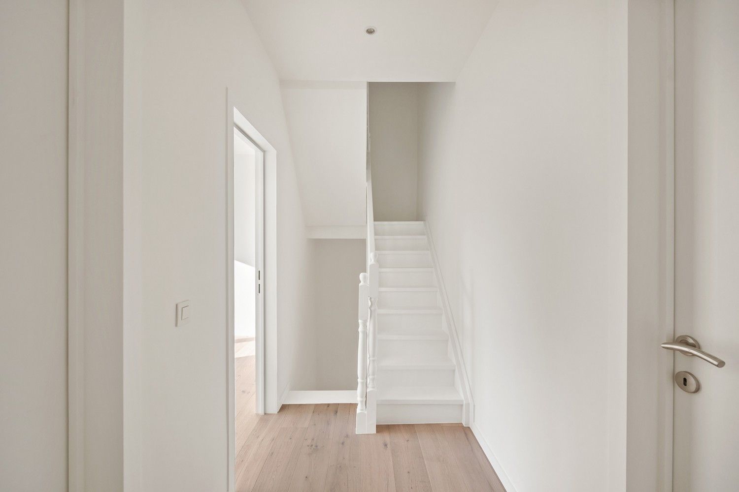 IN OPTIE!!! Kwalitatief in 2025 gerenoveerde eengezinswoning (±160m²) met 4 slaapkamers en een prachtige stadstuin - Zeer lage EPC-score! foto 24