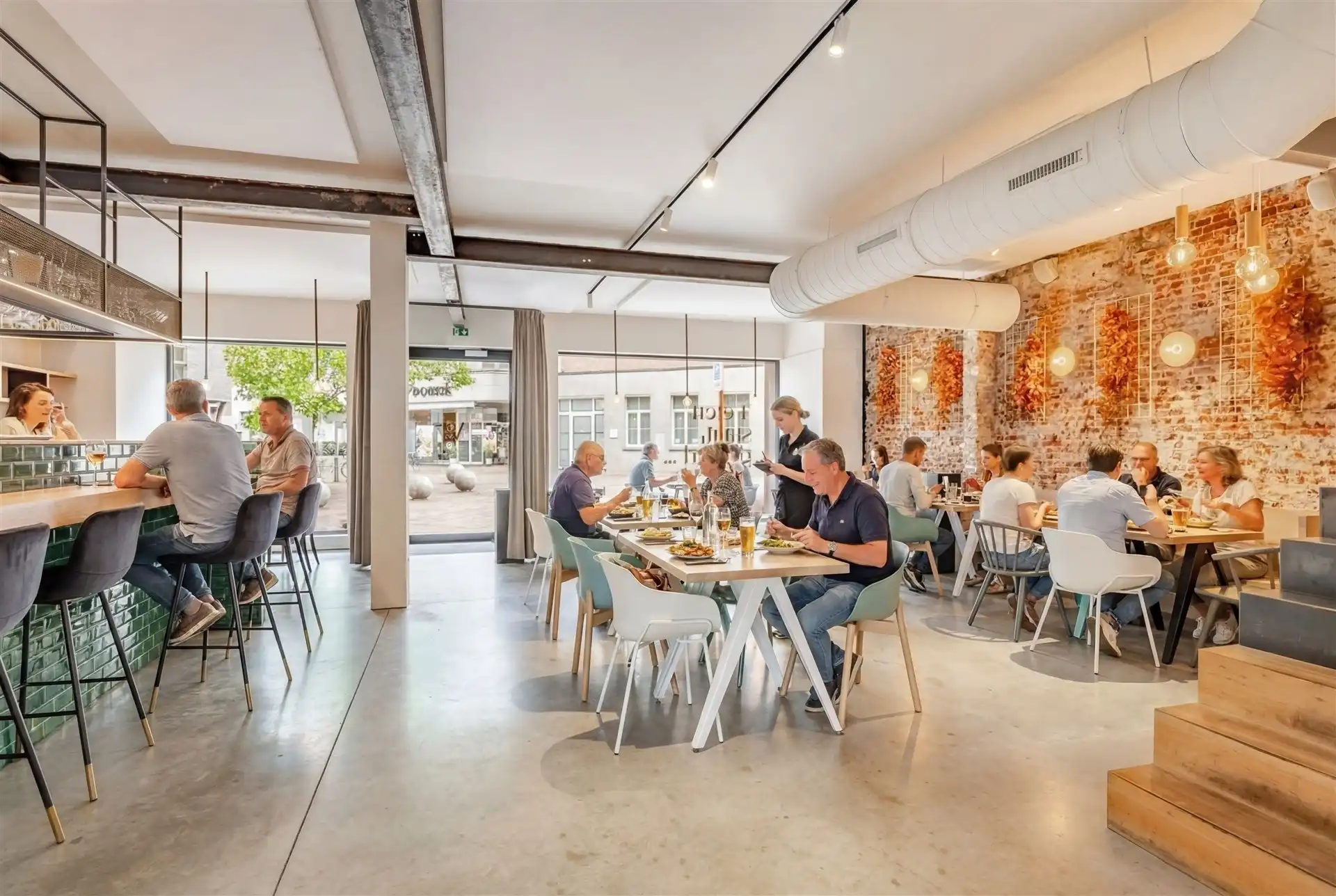 Instapklaar hoogwaardig restaurant inclusief inrichting en meubilair  foto 2