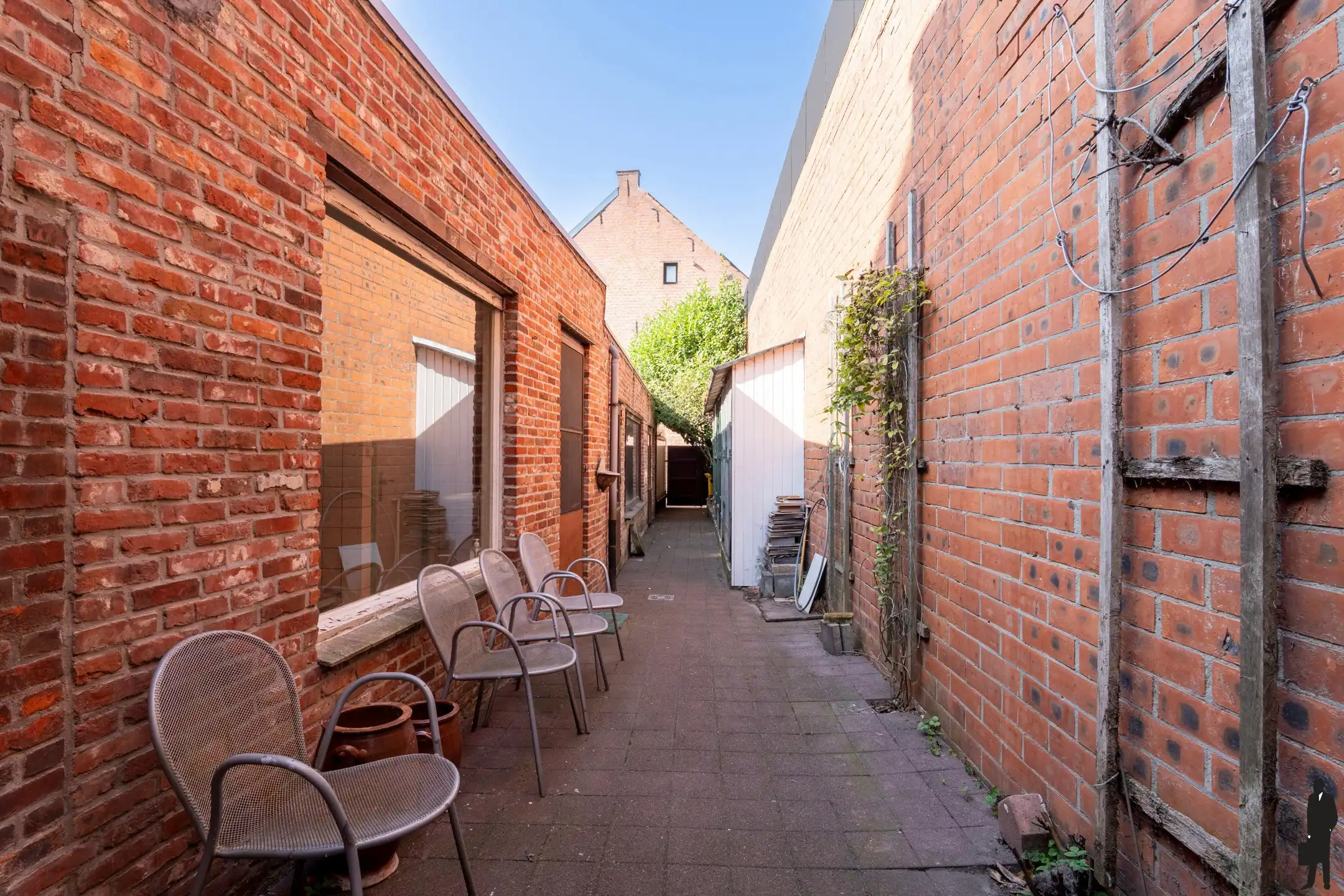 Te renoveren stadswoning met achteringang voor de auto te centrum Hoogstraten foto 16