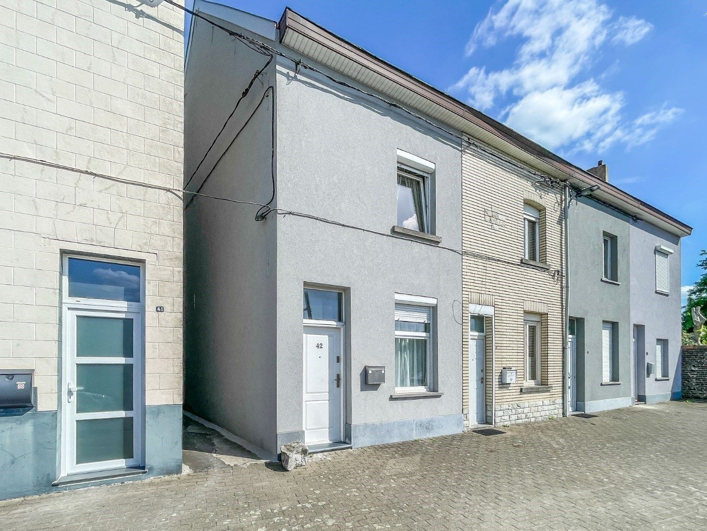 Hoofdfoto van de publicatie: GERENOVEERDE WONING MET 4 SLAAPKAMERS !