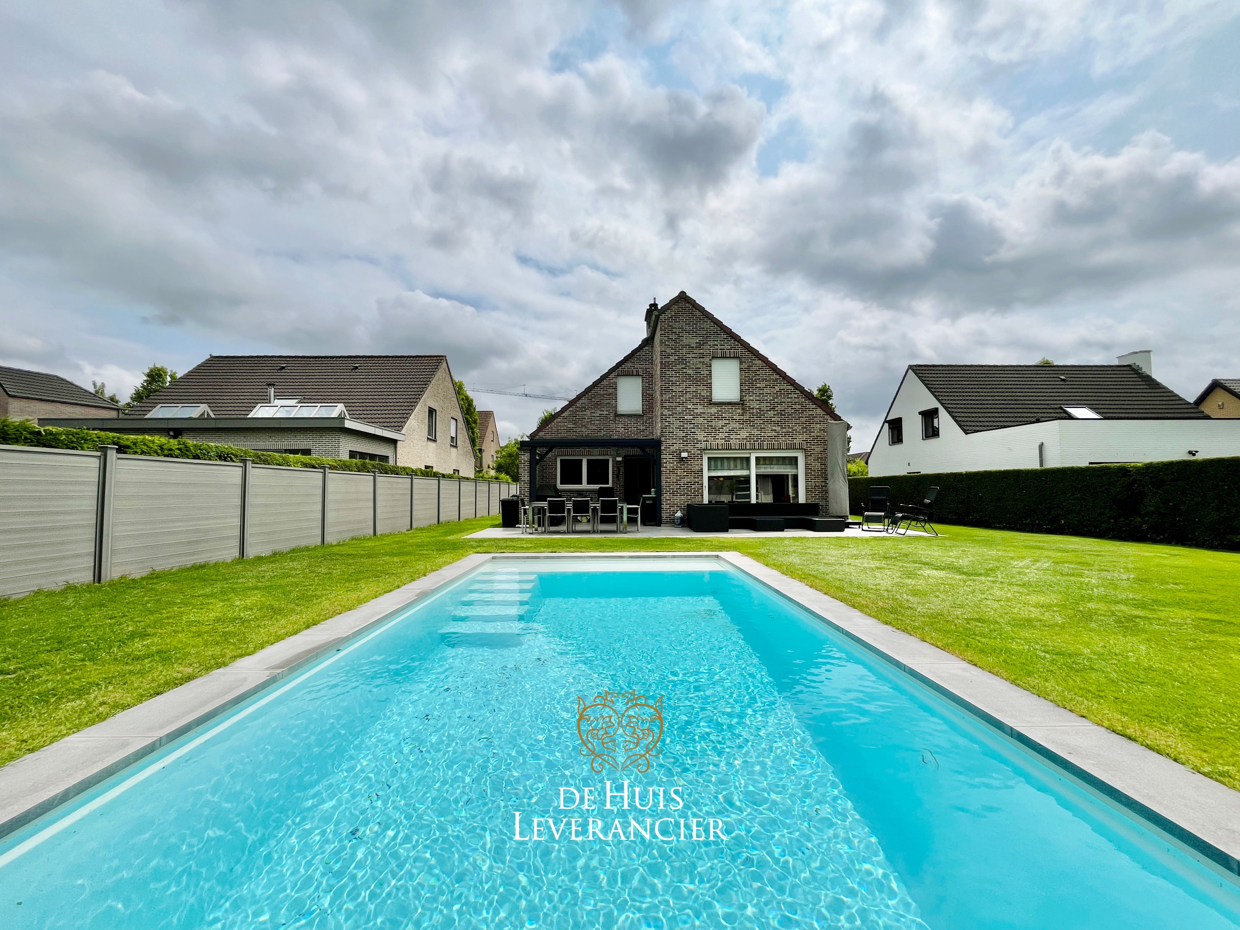 Exclusief wonen in Kontich ? Luxe, rust & ruimte met tuin met zwembad te koop ! foto 2