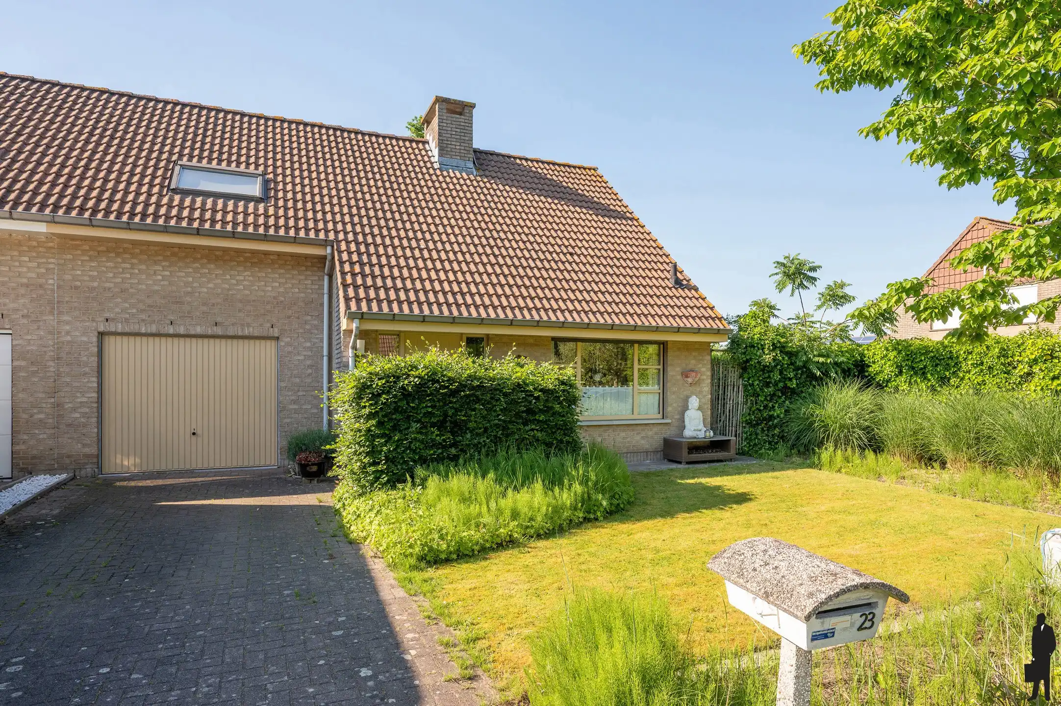 Charmante en lichtrijke gezinswoning met ruime garage en prachtige tuin op gegeerde locatie dichtbij scholen, winkels en station foto 32