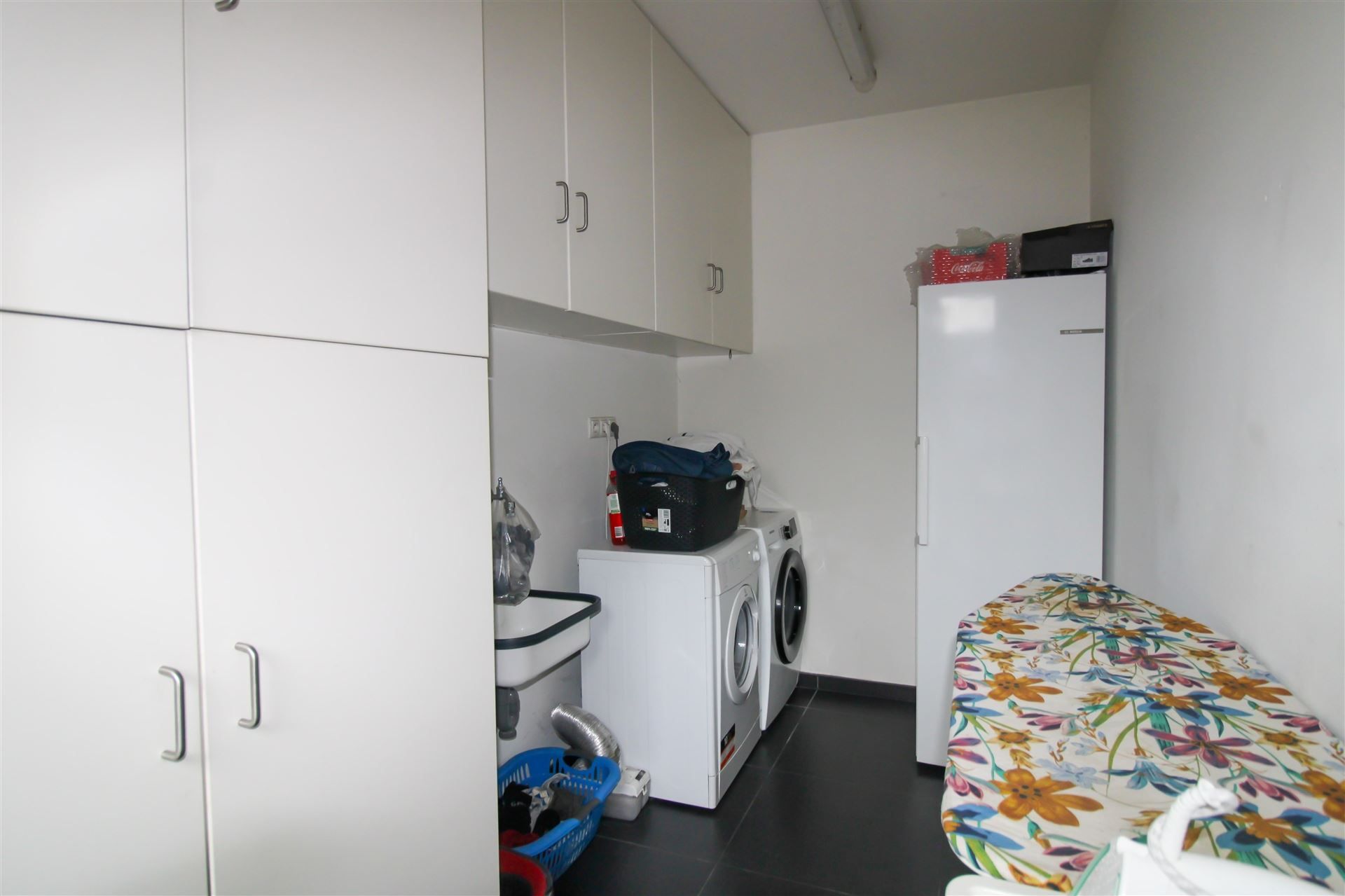 Instapklare gezinswoning met 3 slaapkamers, carport en onderhoudsvriendelijke tuin in het hart van Uikhoven! foto 7