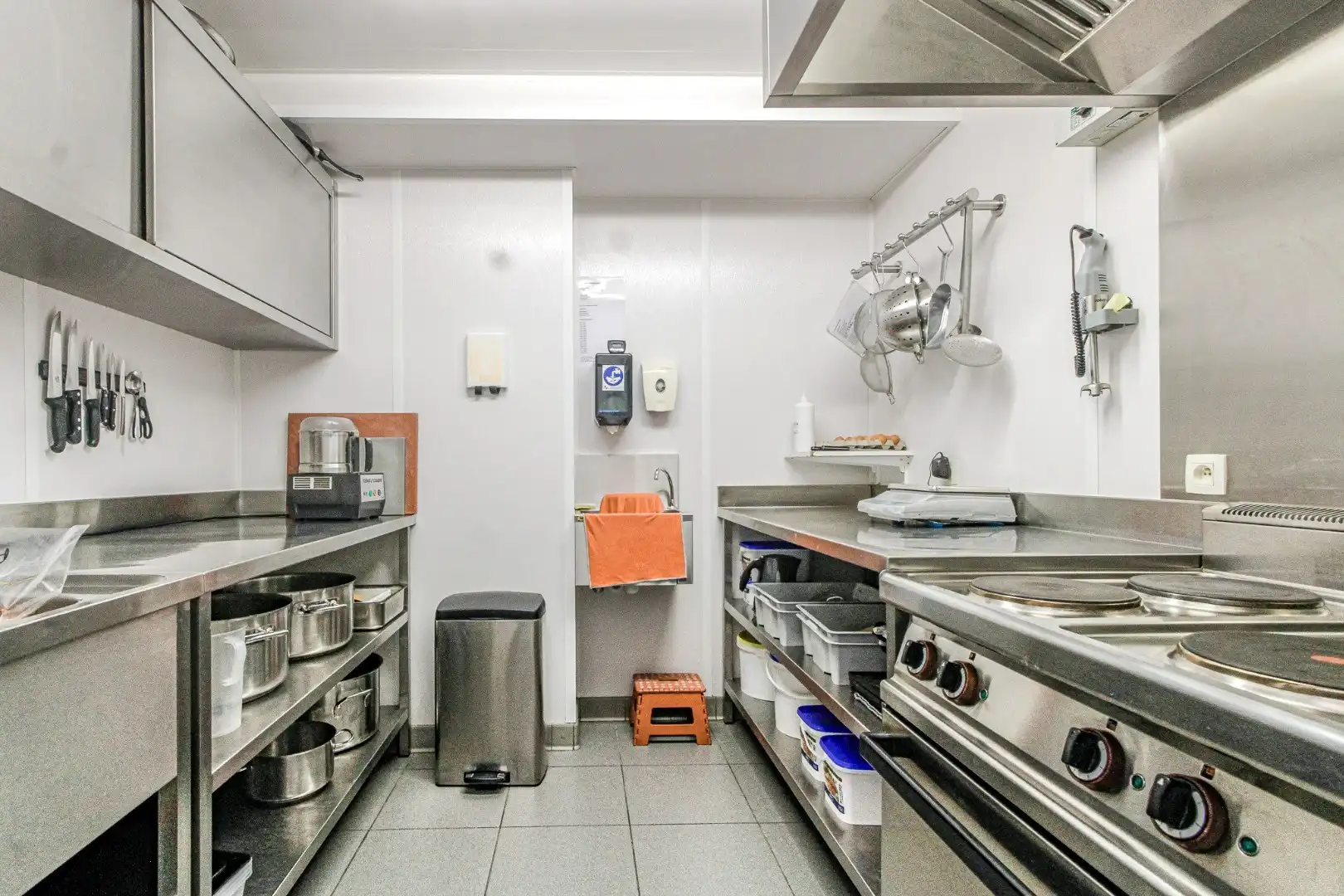 Volledig uitgeruste slagerij te huur S Dupuisstraat 14 Knokke zonder overname! foto 15