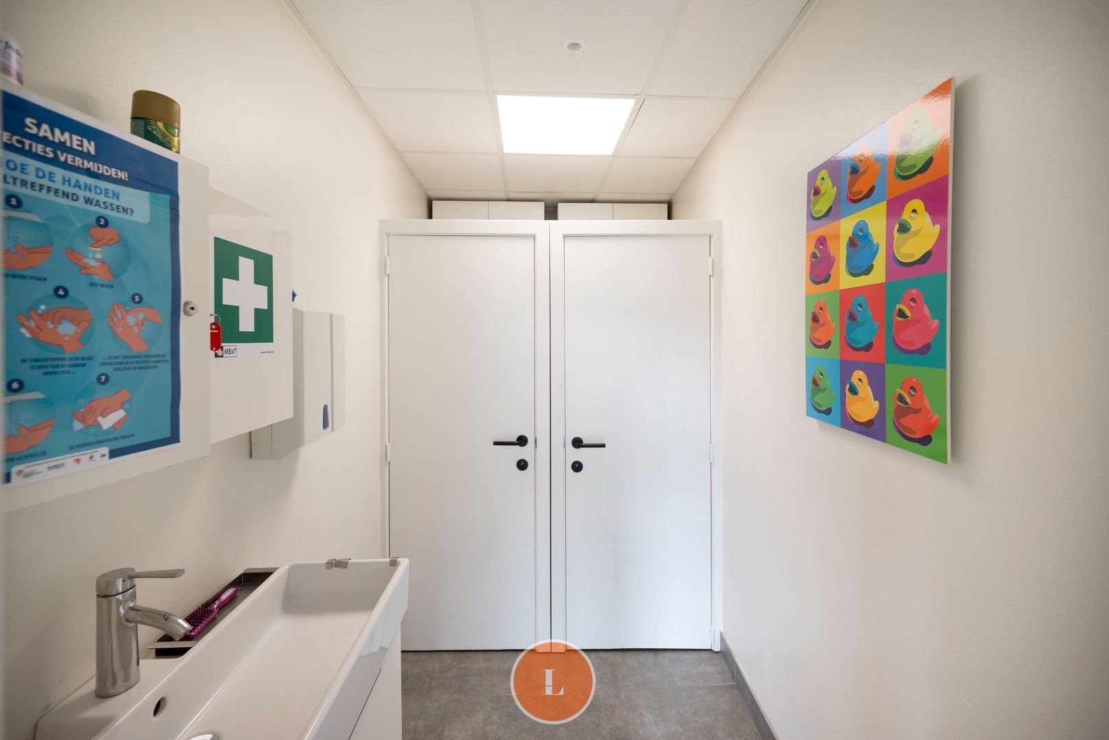 Te koop ruime halfopen woning met 4 slaapkamers en uitweg te Sint-Eloois-Winkel. foto 10