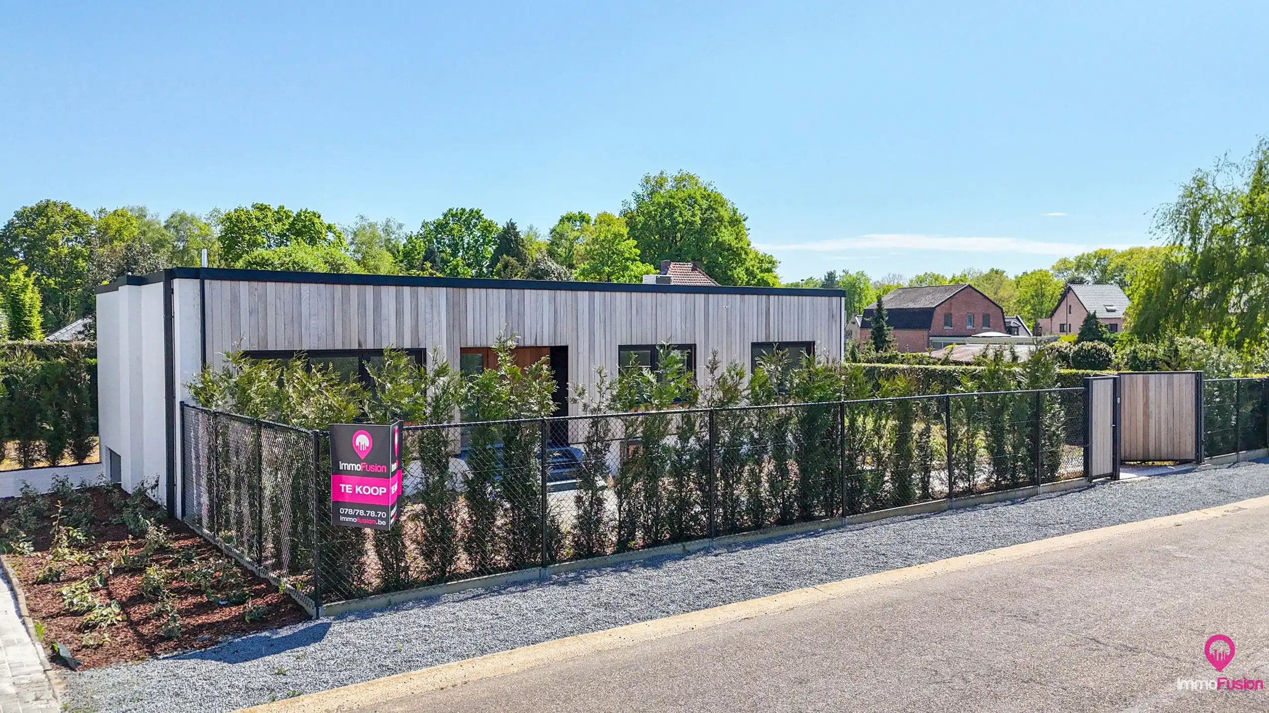 Totaalgerenoveerde, instapklare woning met 3 slpks te Zolder foto 2