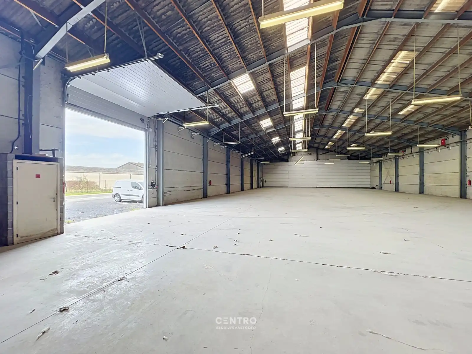 Multifunctioneel bedrijfsgebouw op een perceel van 10.321 m² te Kuurne! foto 11