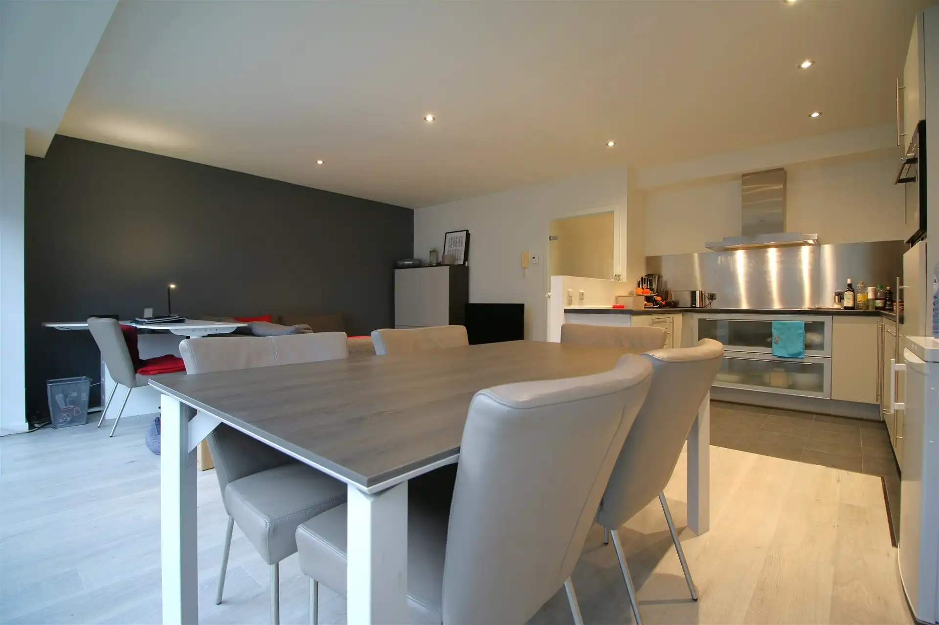 Instapklaar 2-slpk appt met terras en lift foto 3