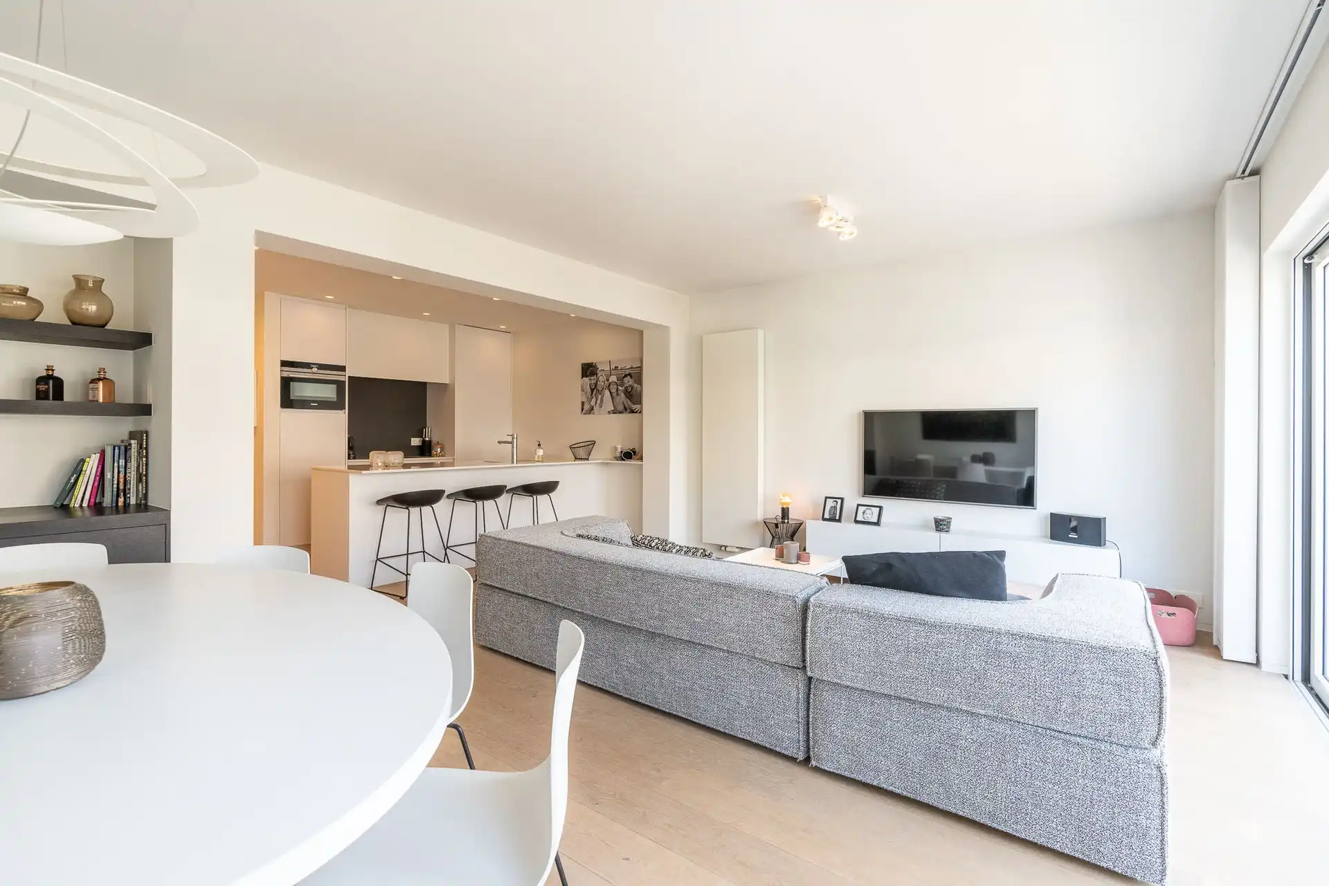 Prachtig lichtrijk appartement met 3 slaapkamers gelegen nabij het Rubensplein te Knokke foto {{pictureIndex}}