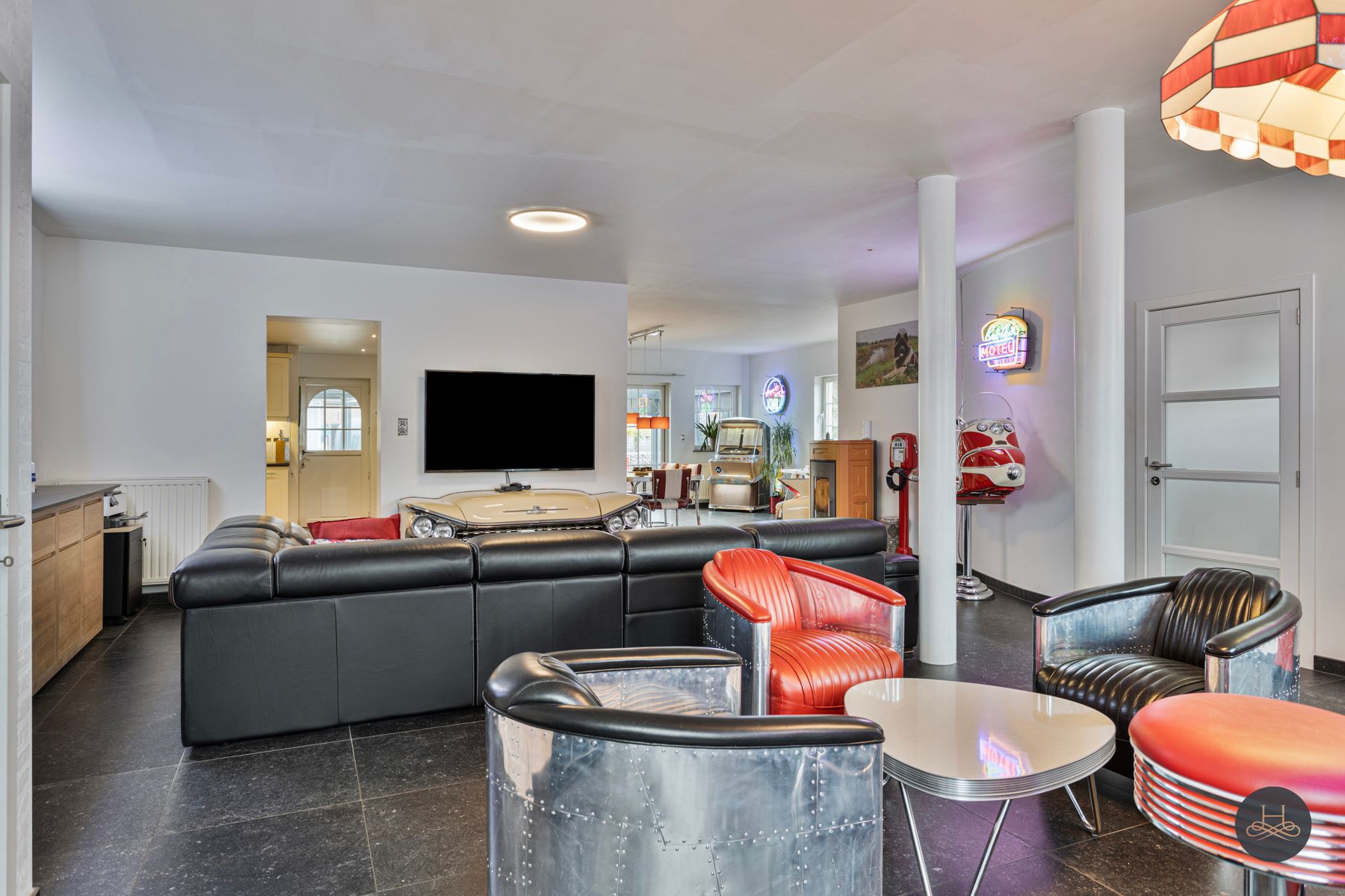 Gerenoveerde woning met grote garage/opslagplaats van +- 90 m2 foto 11