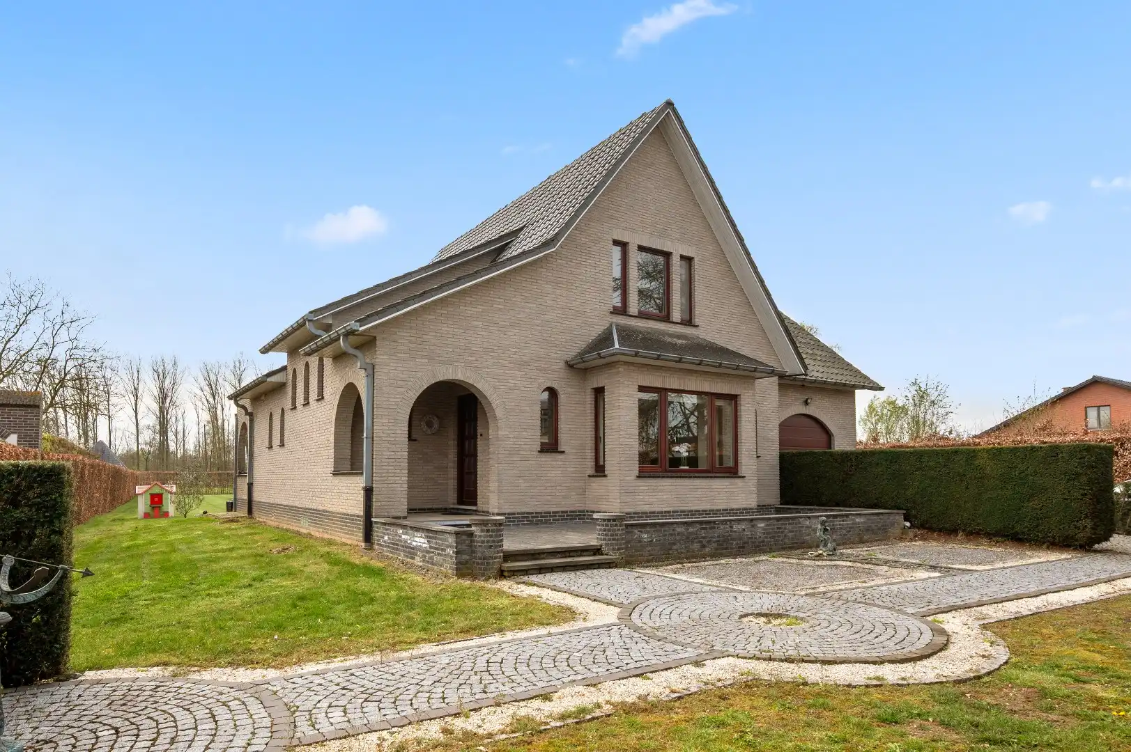 Hoofdfoto van de publicatie: Instapklare, stijlvolle afgewerkte woning met 3 slpks