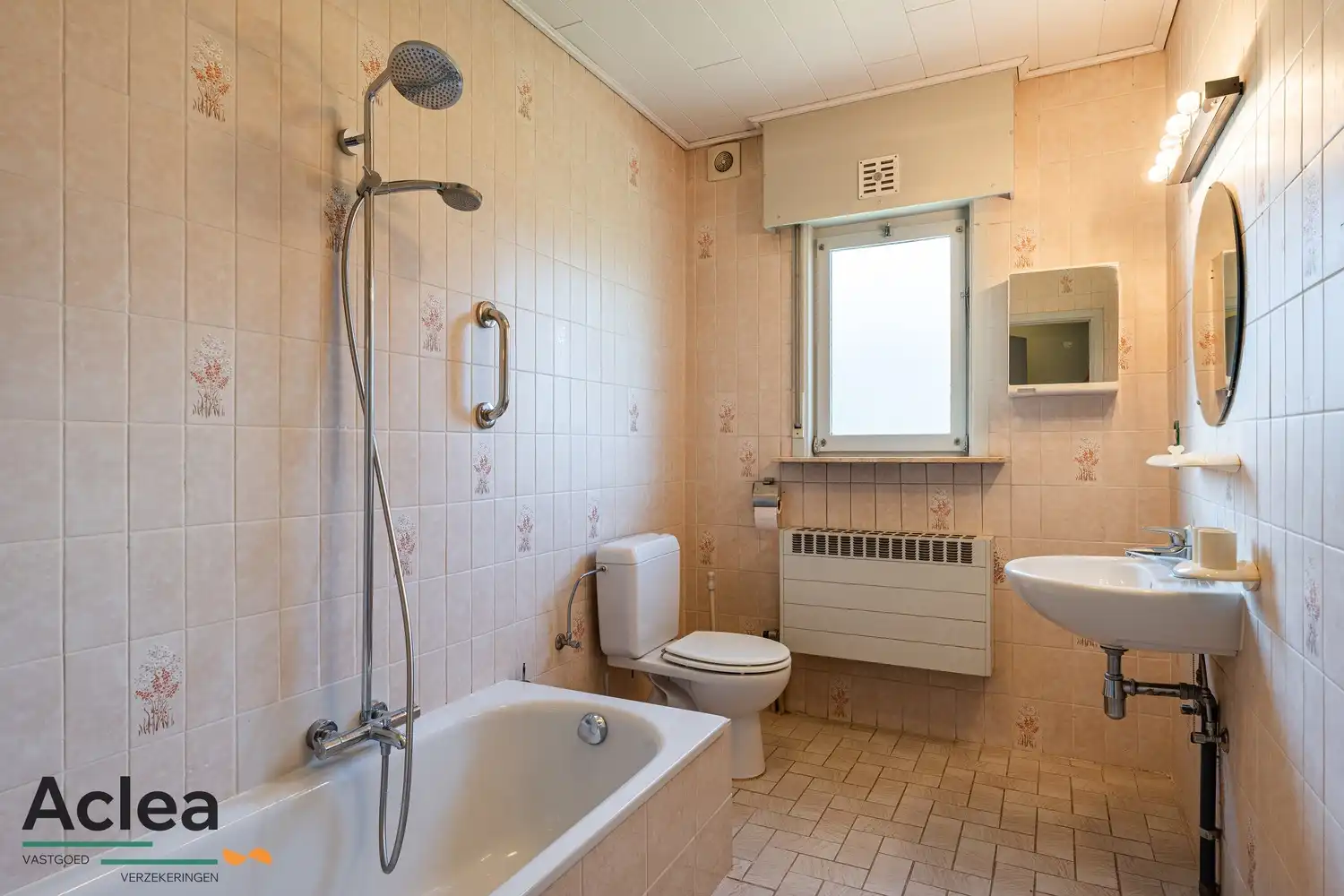 Vrijstaande woning op een zeer goede locatie in Vinderhoute. foto 15