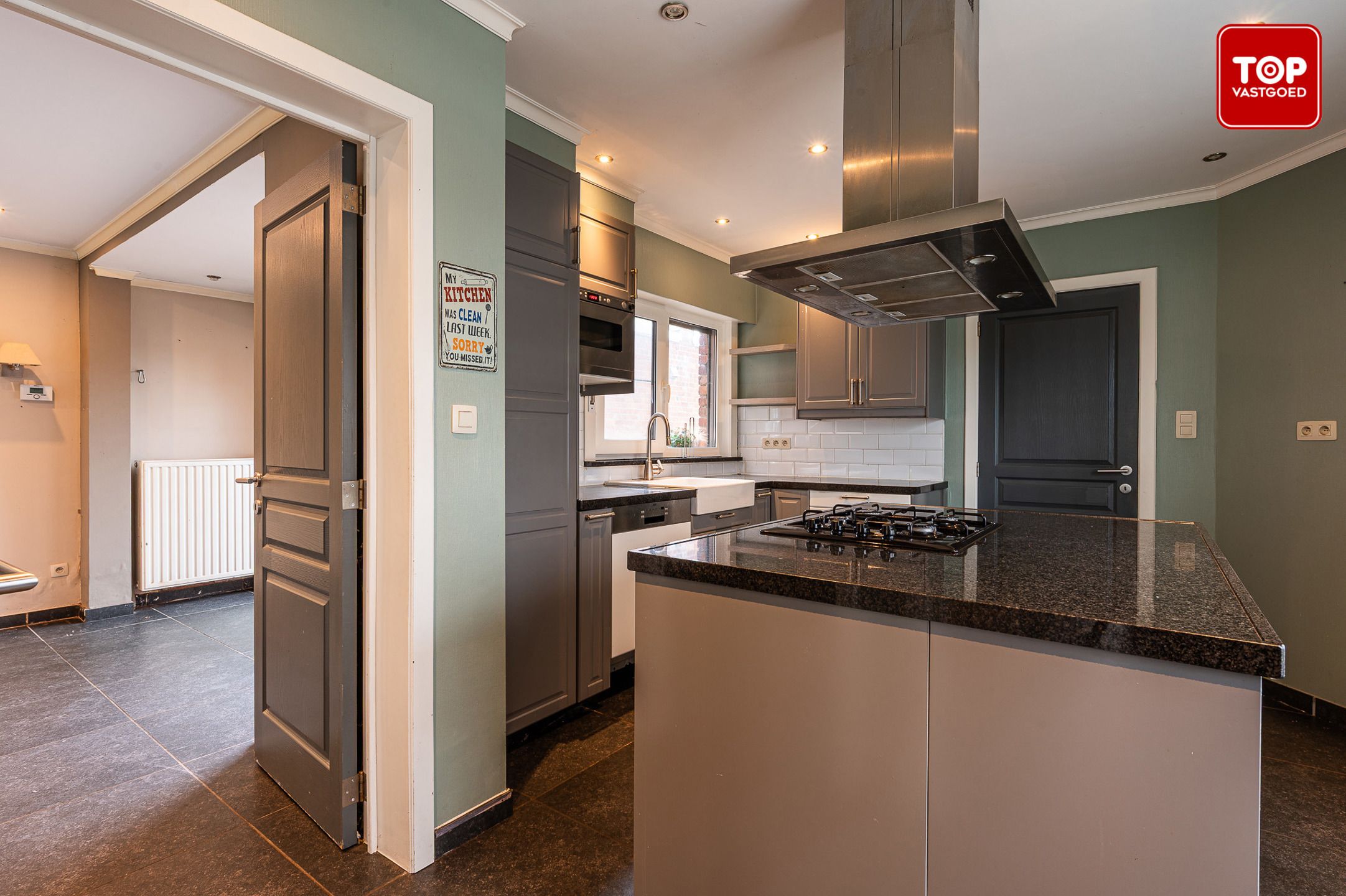 Halfopen woning met 4 slaapkamers, grote tuin en  ruime garage foto 4