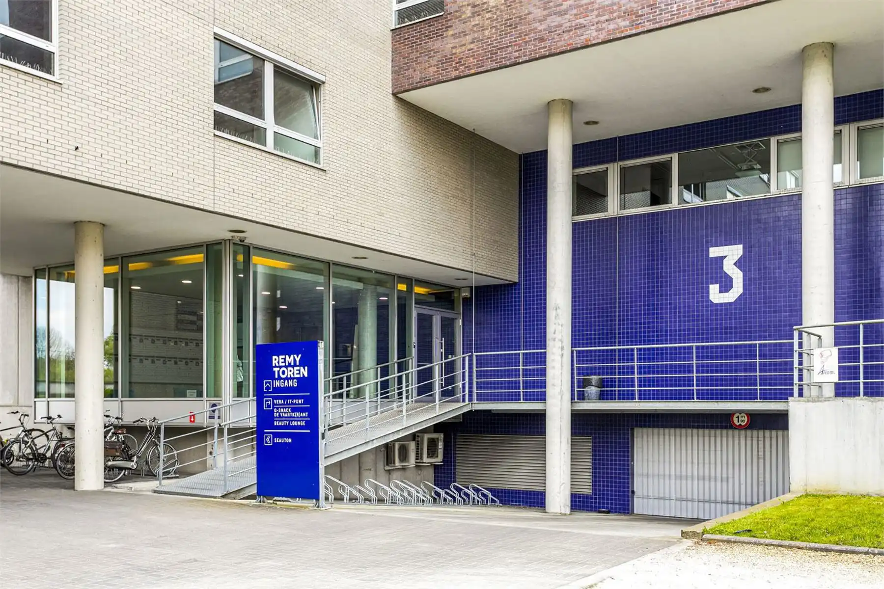 Volledige kantoorverdieping (± 867 m²) en 22 parkings foto 9