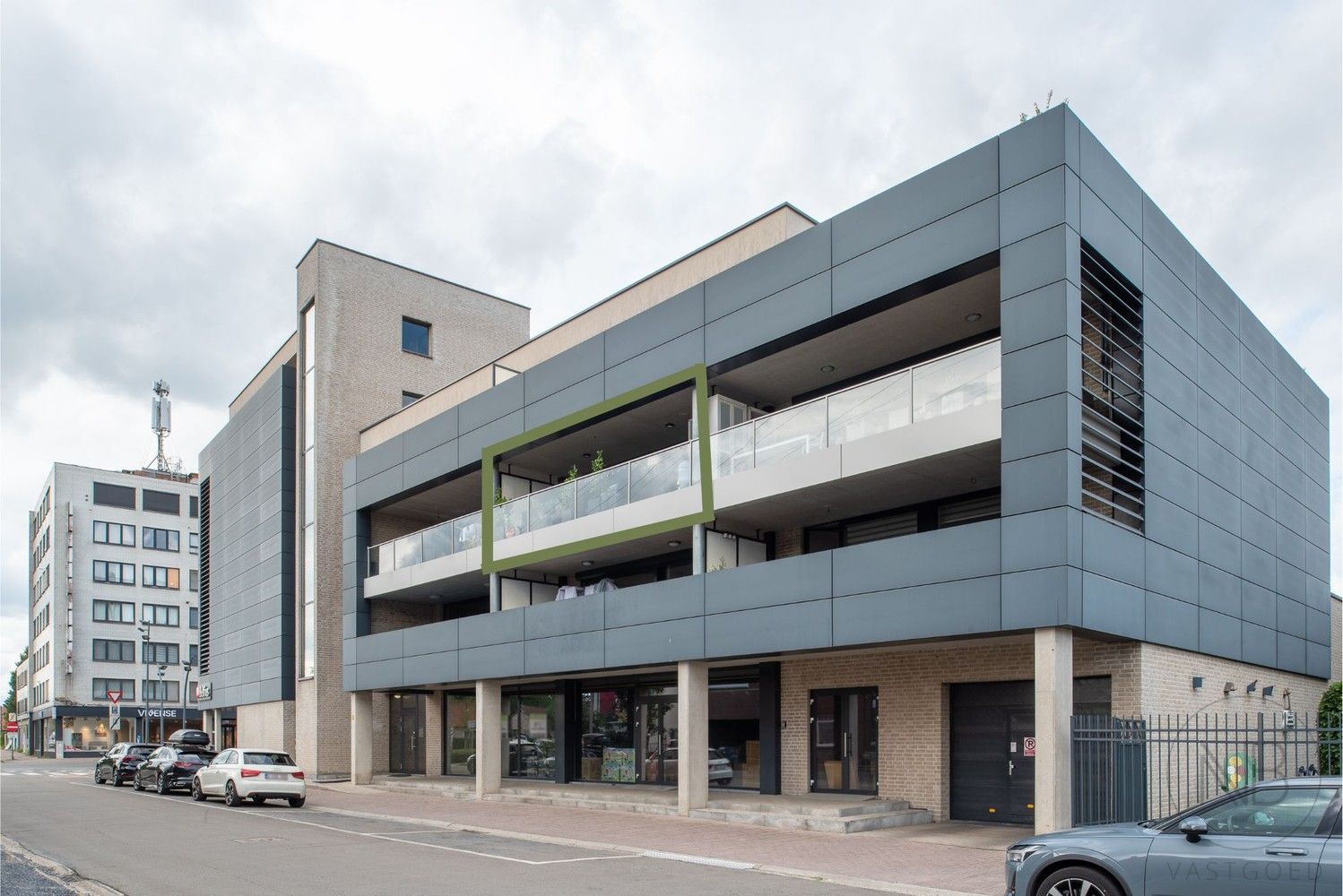 Instapklaar appartement met 2 slaapkamers & autostaanplaats! foto {{pictureIndex}}