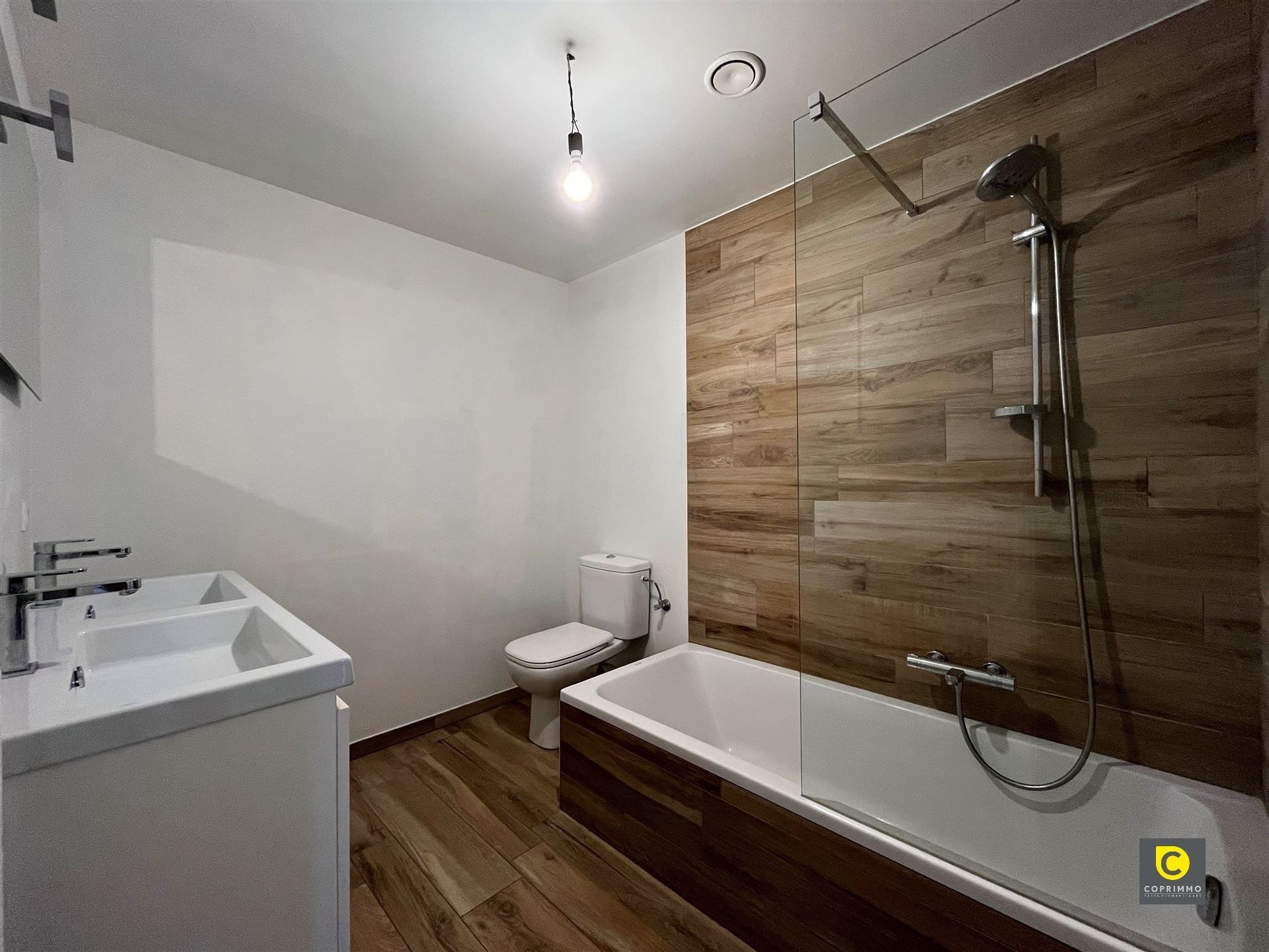 Modern 2 slpk app met ruim terras + AU foto 7