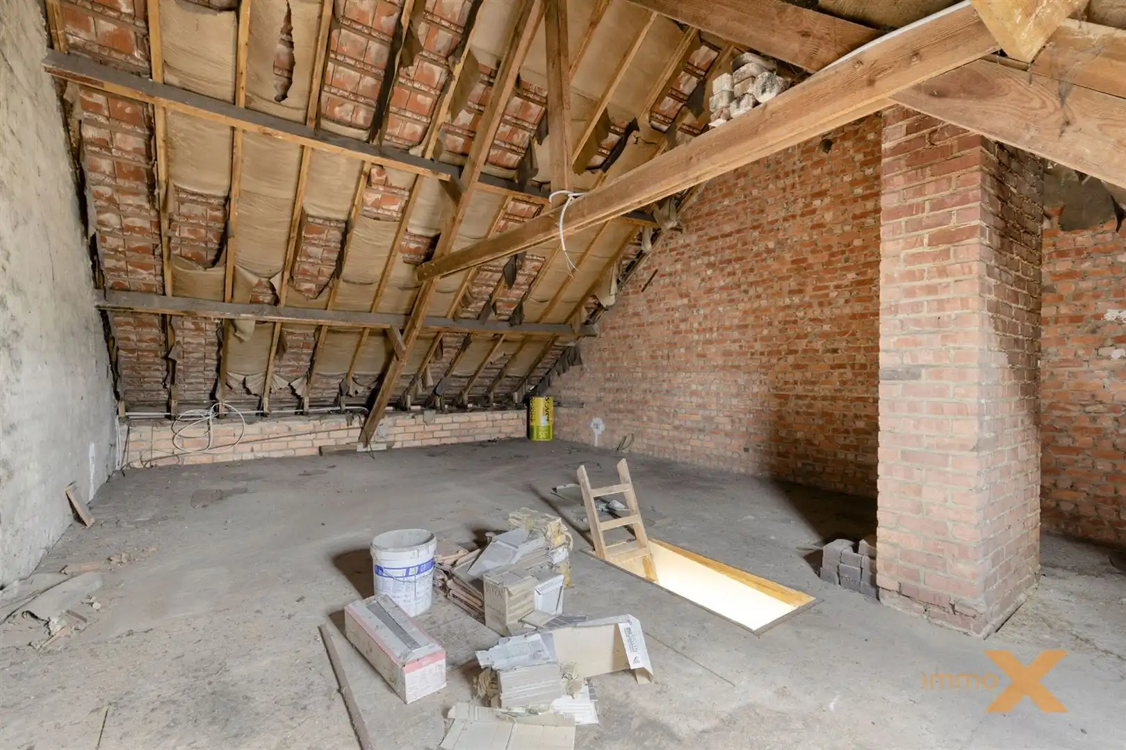 LICHTRIJKE WONING MET OPRIT EN RUIME TUIN foto 22