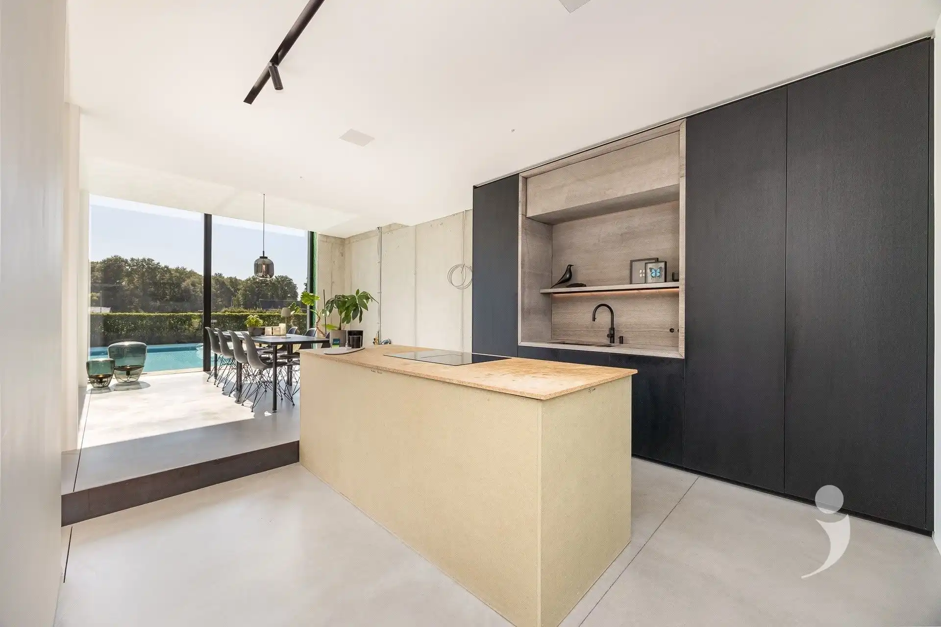 High-end architectenwoning met zwembad en prachtig zicht op de achterliggende weides foto 5