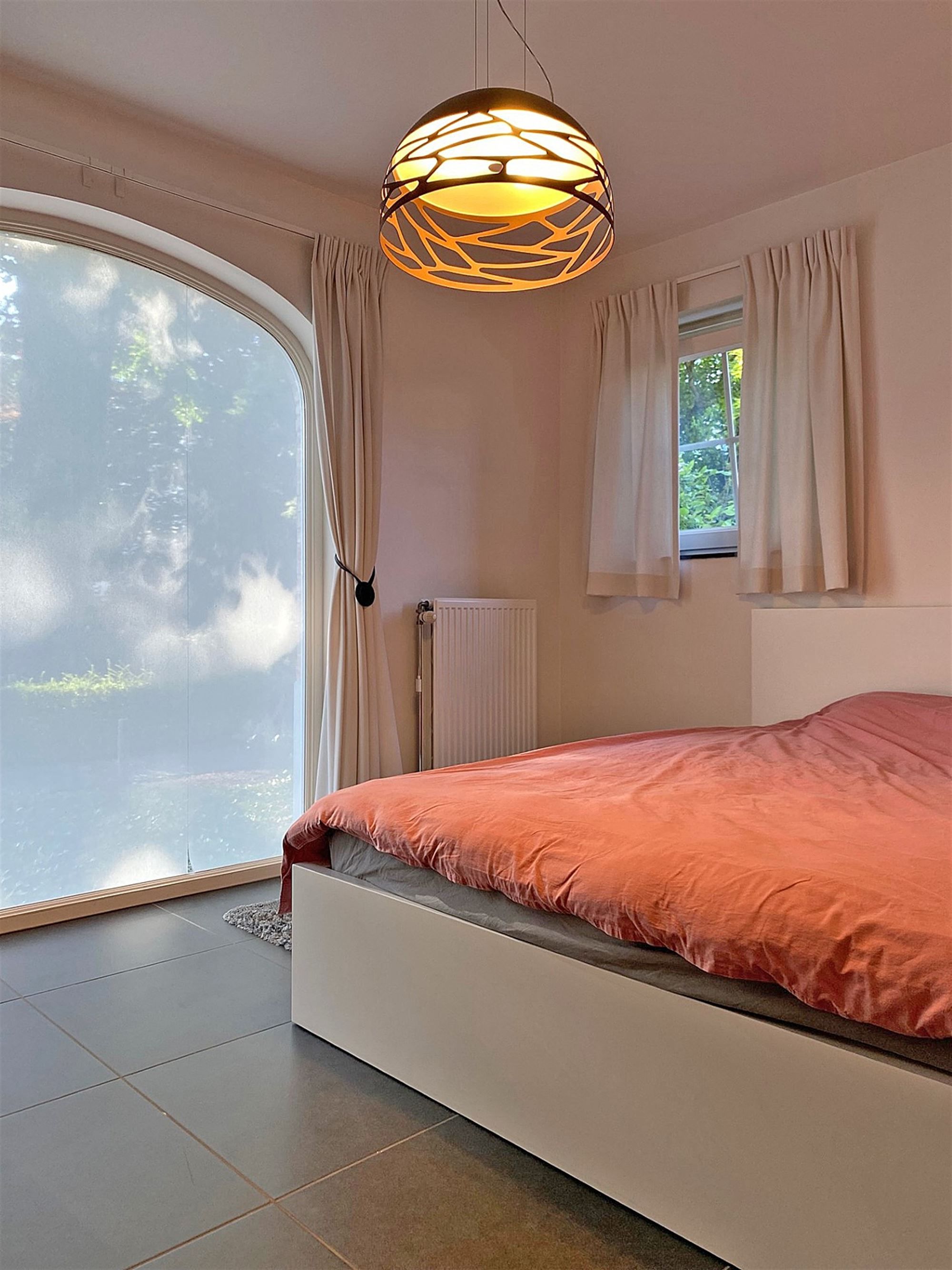 Gelijkvloers APPARTEMENT met 3 slpks, terras, kelderberging en overdekte autostaanplaats foto 7