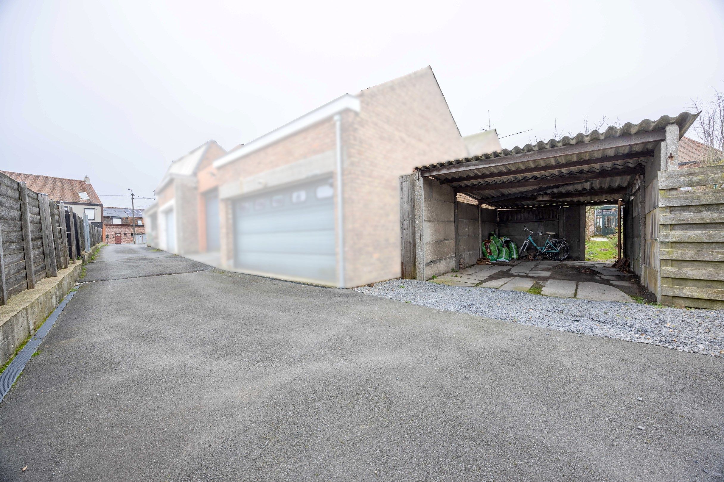 TE RENOVEREN WONING MET GARAGE EN UITWEG foto 18