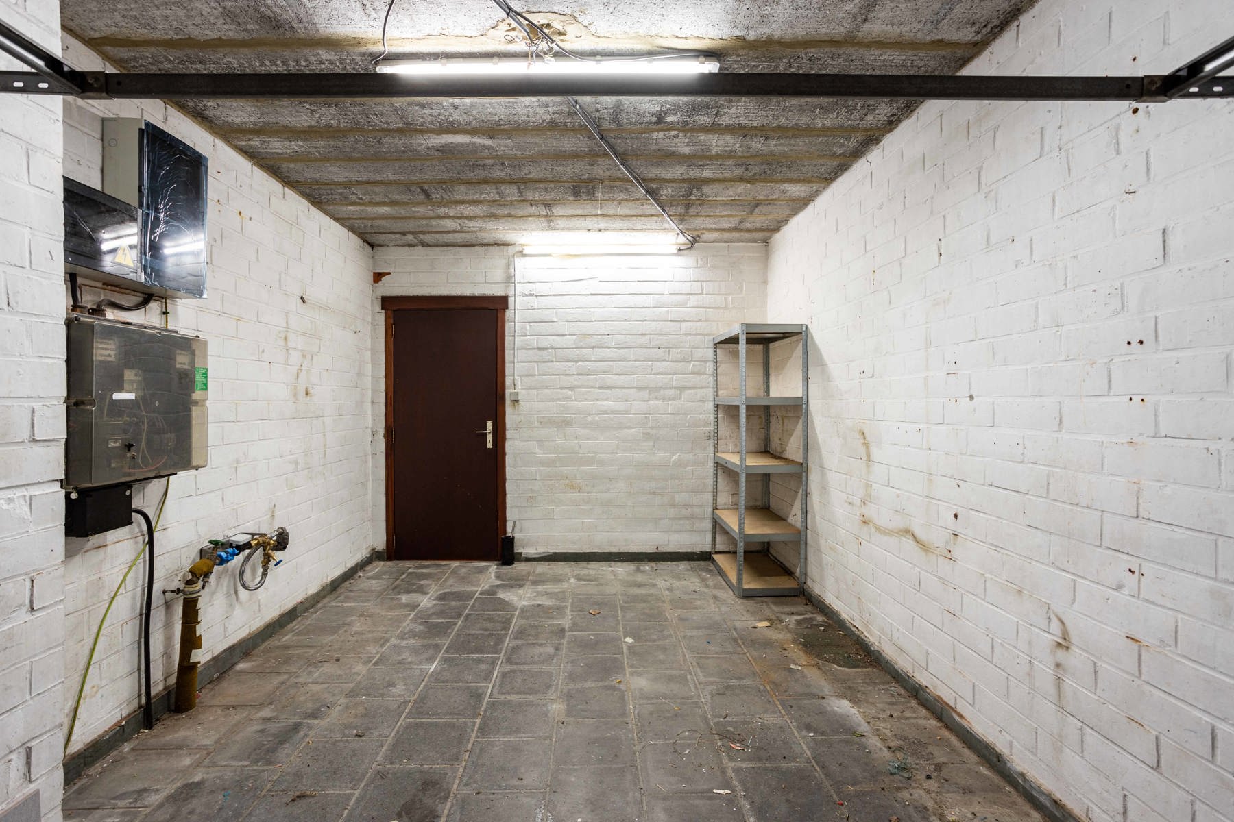 Gesloten bebouwing met garage en drie slaapkamers.  foto 19